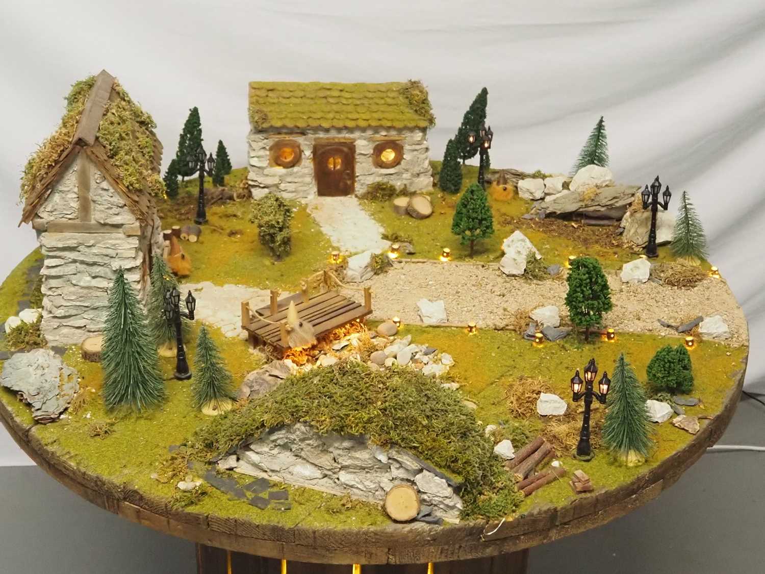 Nick Zammeti cable reel table top model hamlet diorama - Nick says 'How can you make a Miniature - Image 3 of 12