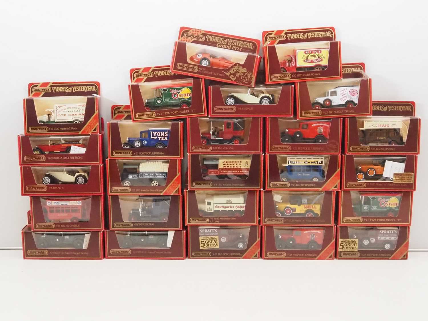 A tray of MATCHBOX MODELS OF YESTERYEAR diecast vehicles in later maroon boxes - VG in G/VG boxes (