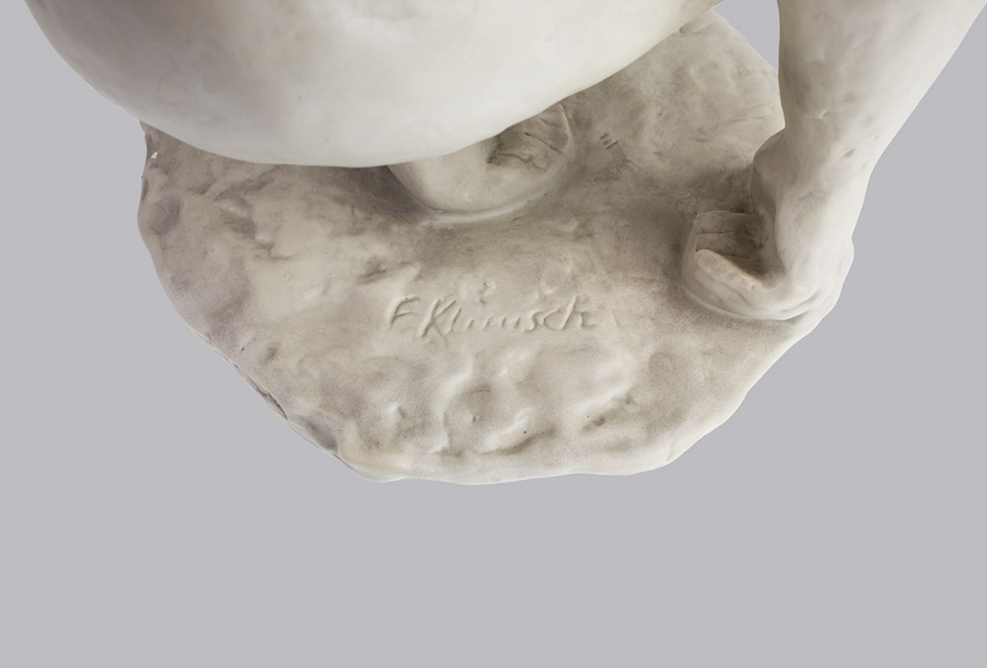 Porzellanfigur "Die Hockende", Rosenthal, Entwurf Fritz Klimsch, auf der Plinthe ... - Bild 2 aus 2
