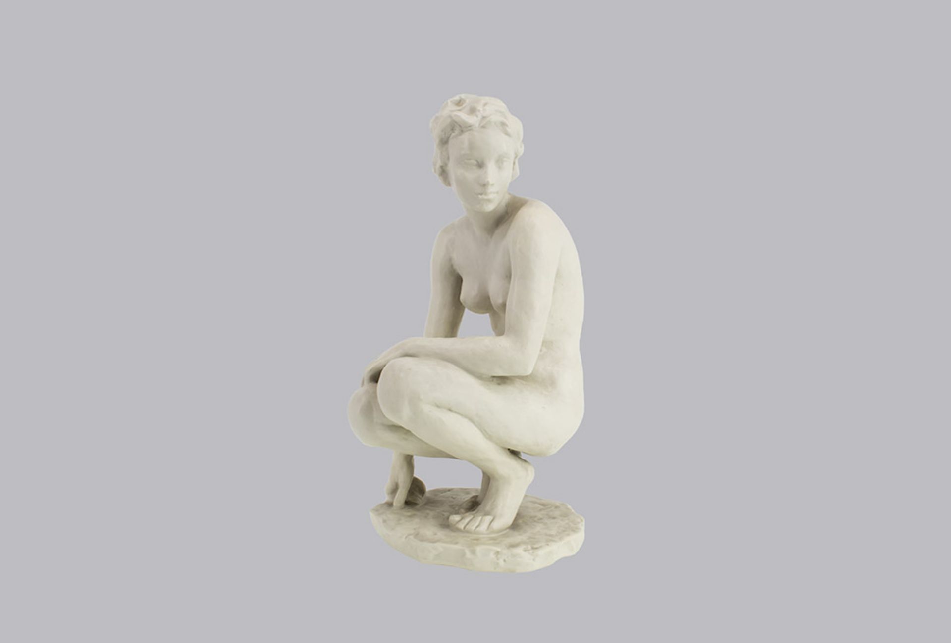 Porzellanfigur "Die Hockende", Rosenthal, Entwurf Fritz Klimsch, auf der Plinthe ...