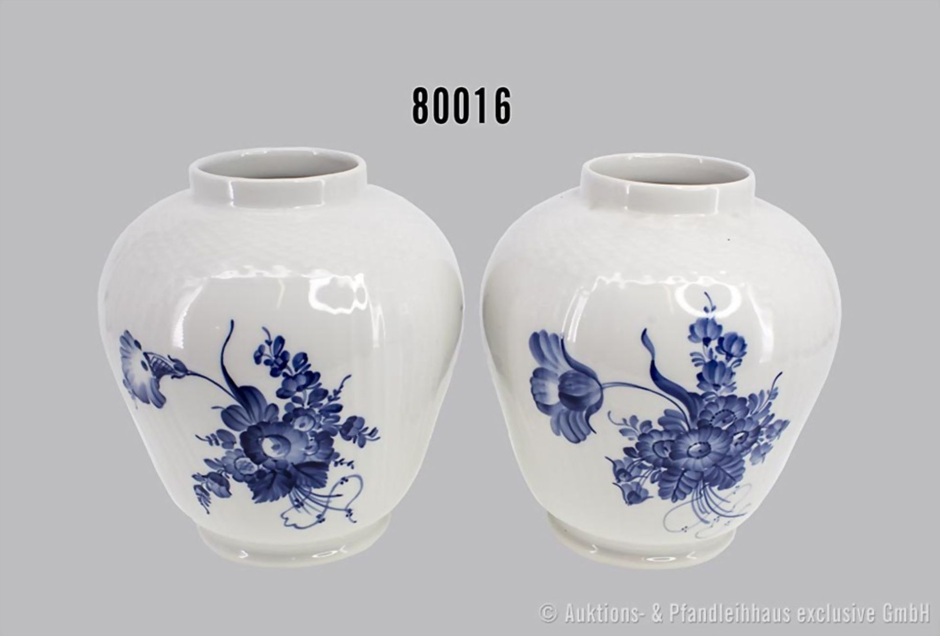 Royal Copenhagen Vasenpaar, Dekor "Blaue Blume", bauchige Form, unterglasurblaue ...