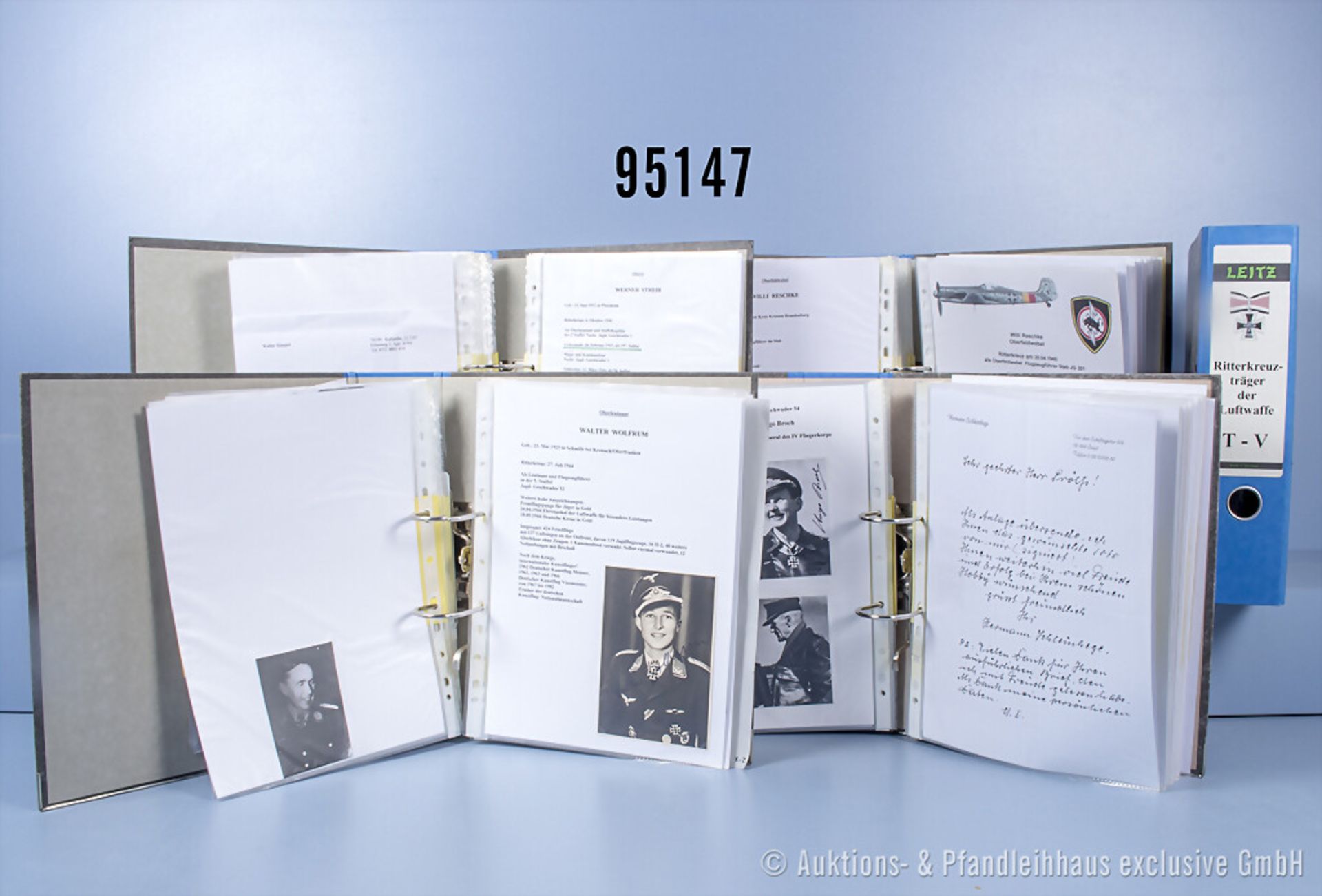 Konv. 5 Leitz Ordner mit ca. 350 Autogrammen von Ritterkreuzträgern der Luftwaffe, alle ...