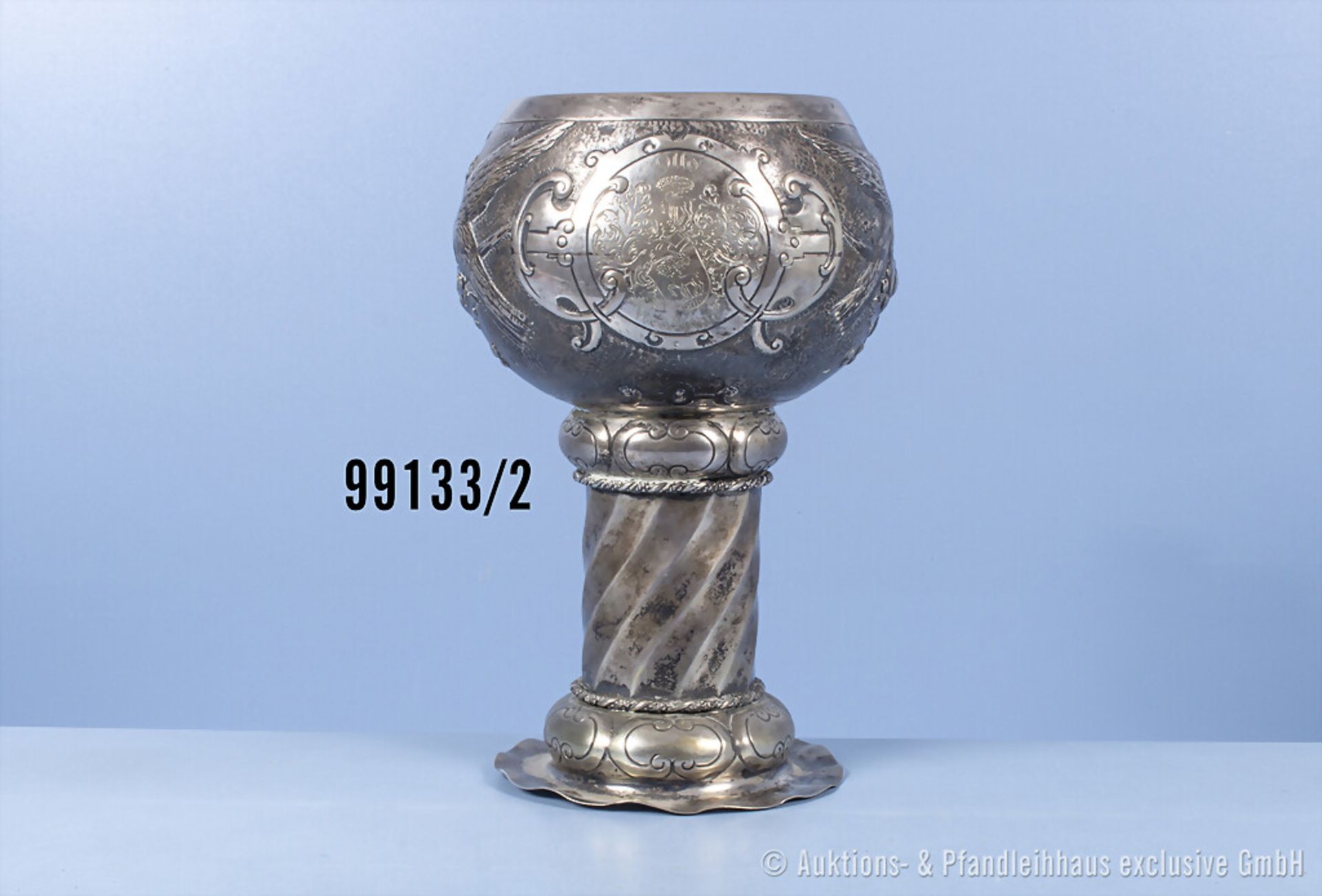 Pokal in Form eines Römers, Verzierung oben jeweils mit Adler, Vorderseite mit Gravur ... - Image 2 of 2