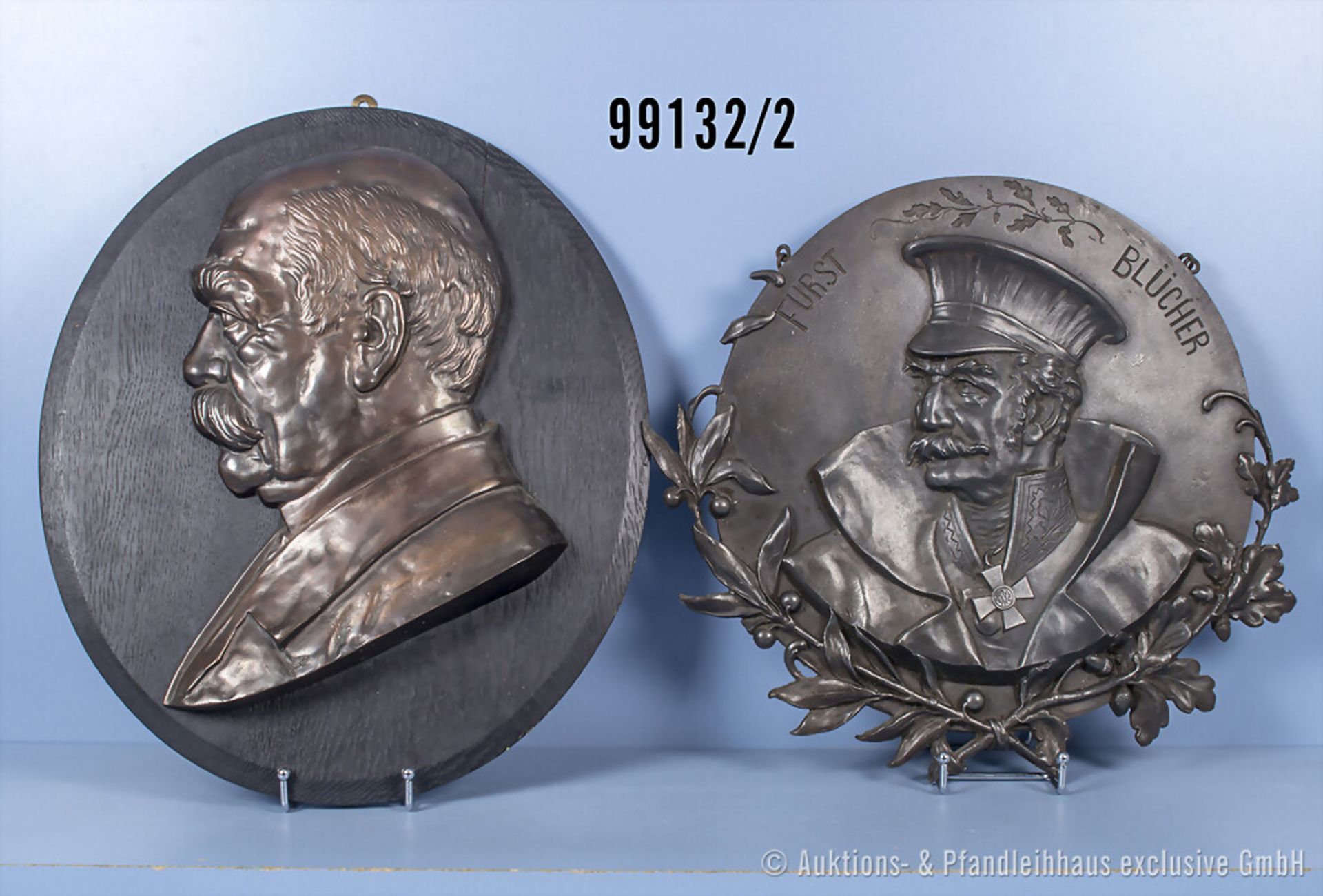 Konv. Verschiedenes, Adolf Hitler Büste, H ca. 15,5 cm, Mutterkreuz in Bronze, ... - Bild 2 aus 2