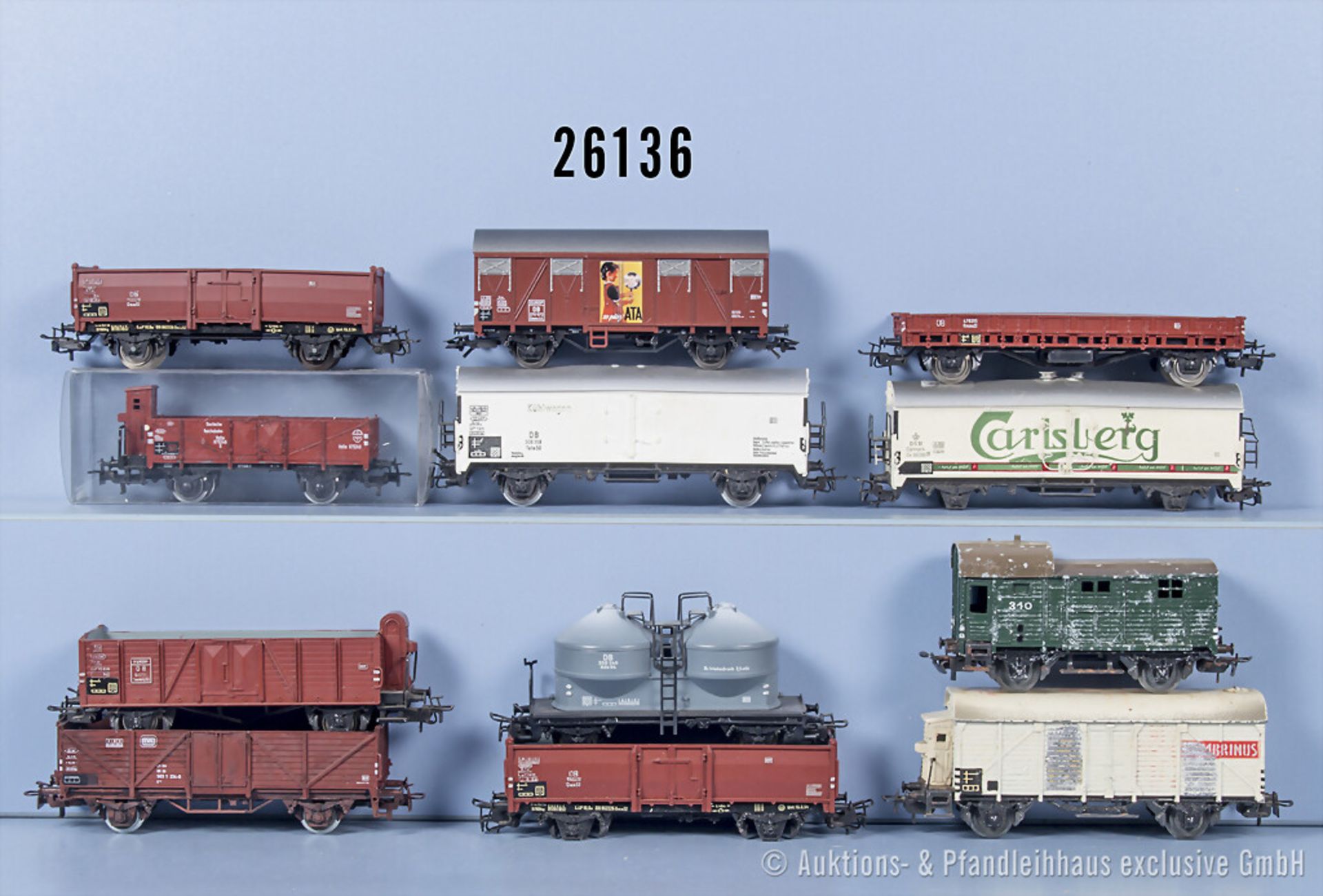 12 Märklin H0 Güterwagen, Z 2-3, teilw. mit Lackfehlern und patiniert, vier Radsätze ...