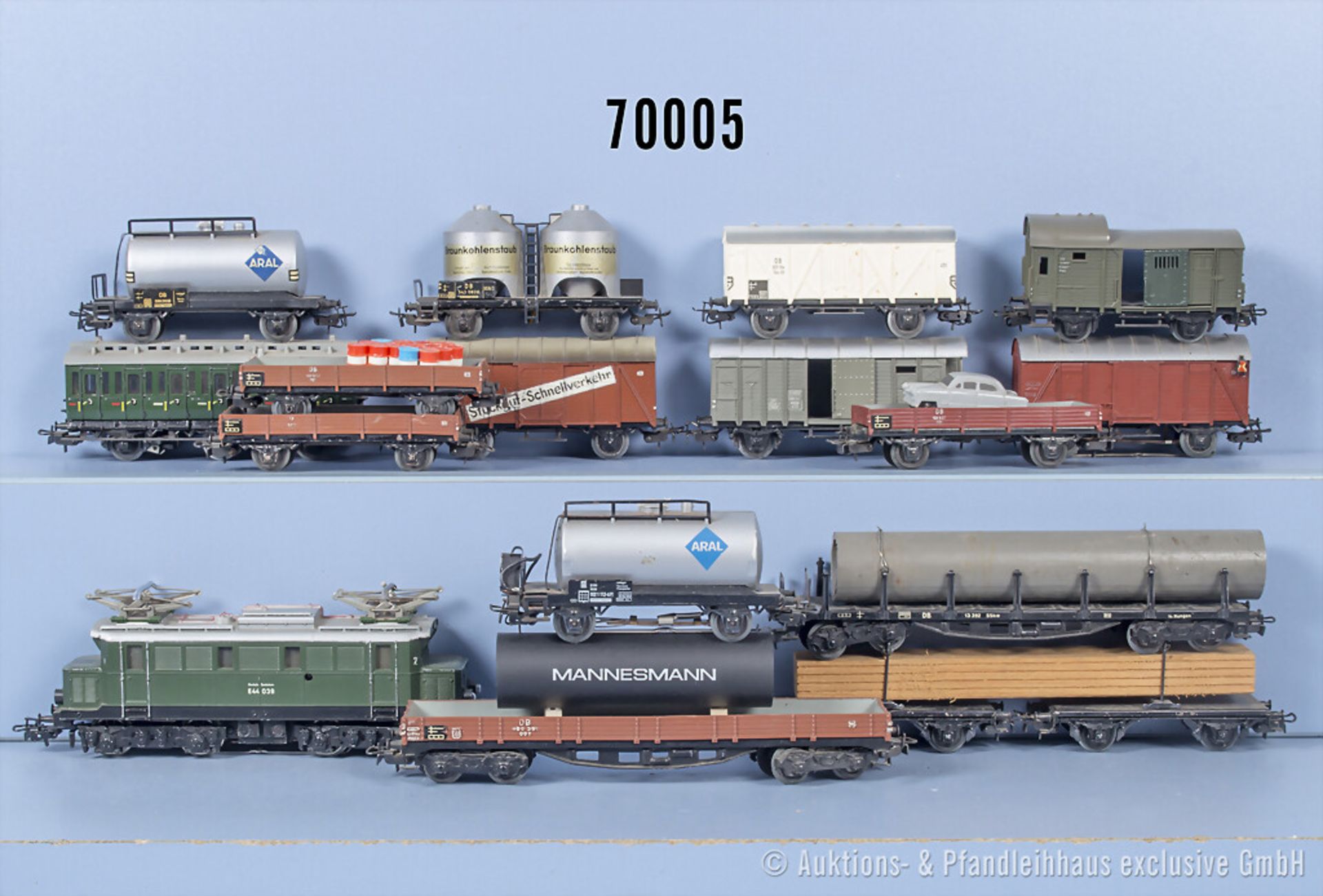 Märklin H0 Zug, dabei E-Lok der DB, BN E44 039 und 15 Wagen, Z 2-3, mit Lackfehlern, ...