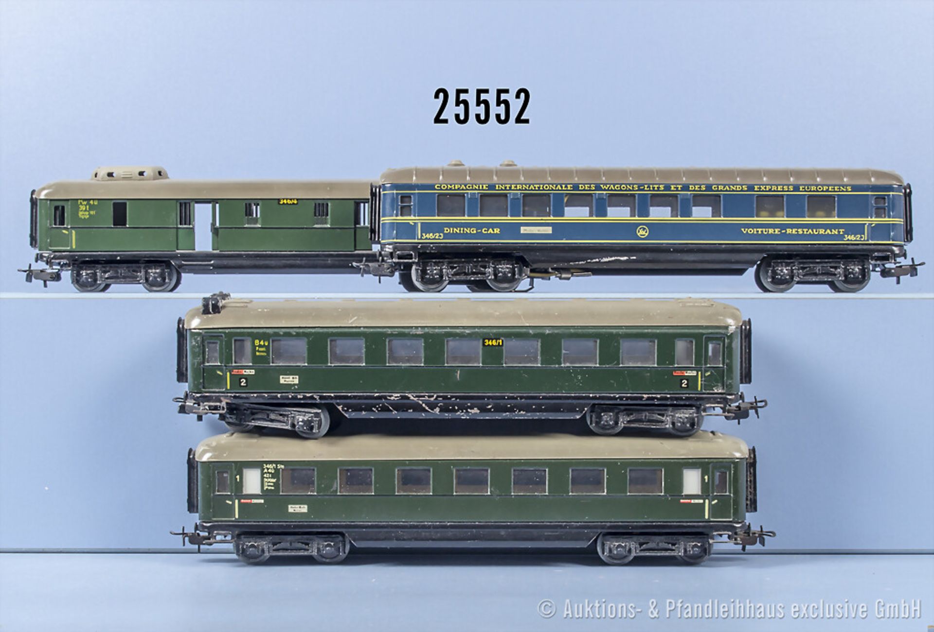 4 Märklin H0 D-Zug-Wagen, dabei 346/1 und 346/1BS Personenwagen, 346/4 Gepäckwagen und ...