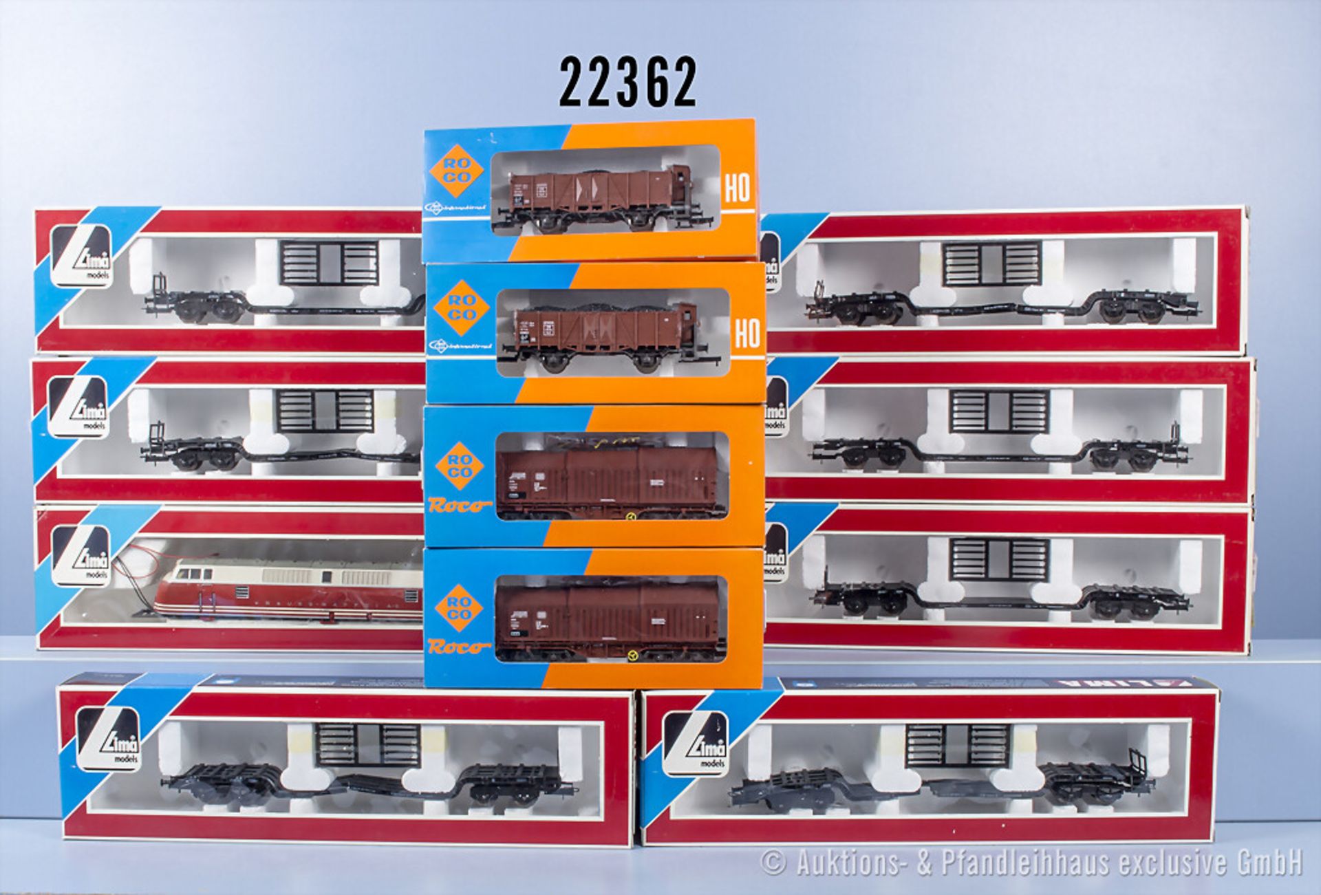 11 H0 Güterwagen und 1 Lokgehäuse, versch. Hersteller Lima und Roco, Z 1, in ...
