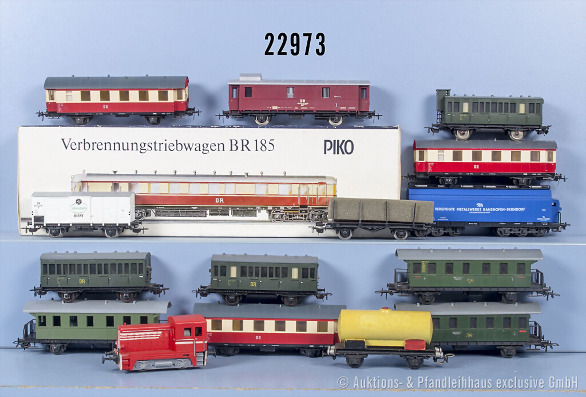 Piko H0, dabei Dieseltriebwagen der DRG, BN 137 054, Industriediesellok und 12 Wagen, Z ...