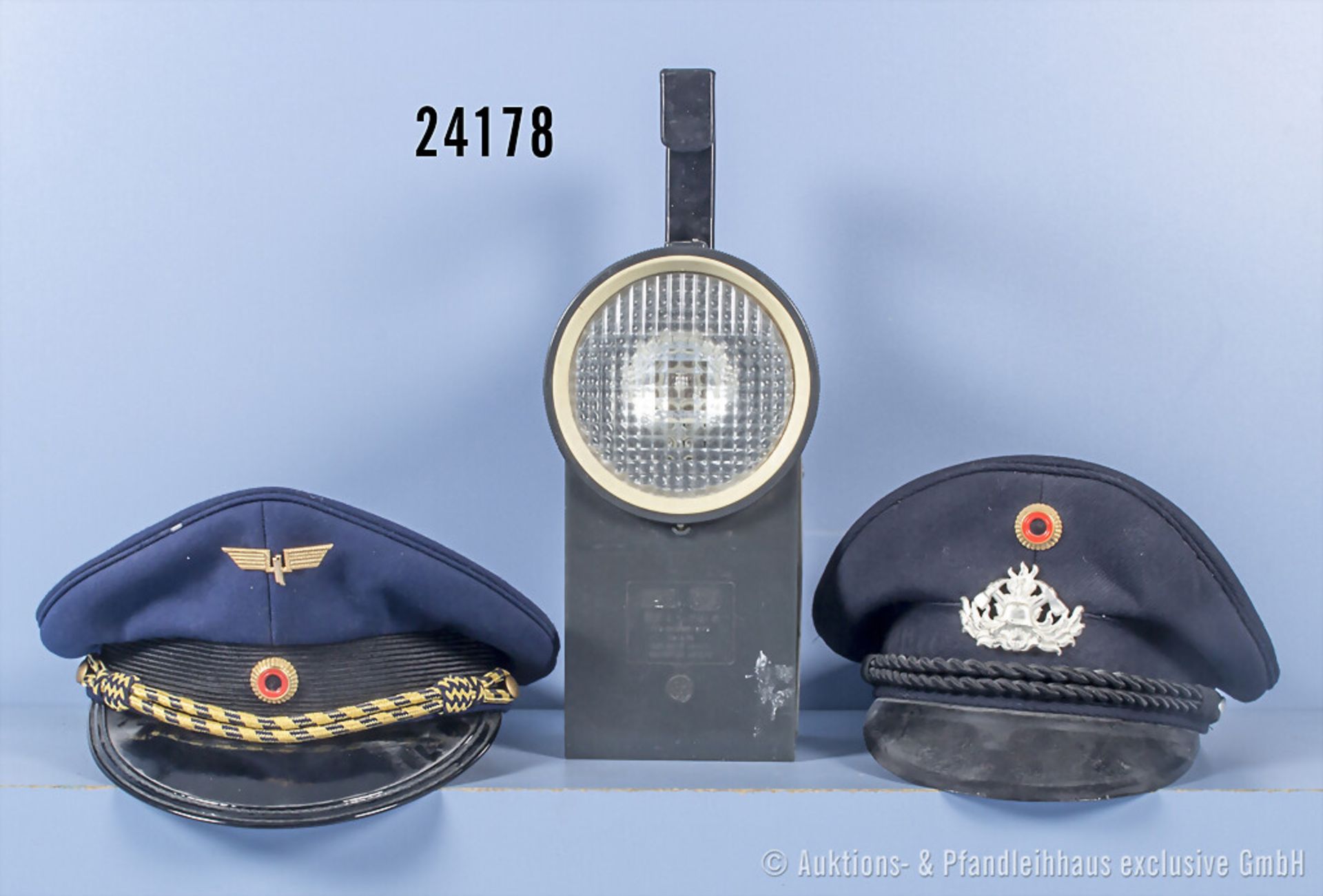 Bundesbahn Eisenbahnermütze, 1 Schaffnerlampe und 1 Feuerwehrmütze als Originale, Z ...