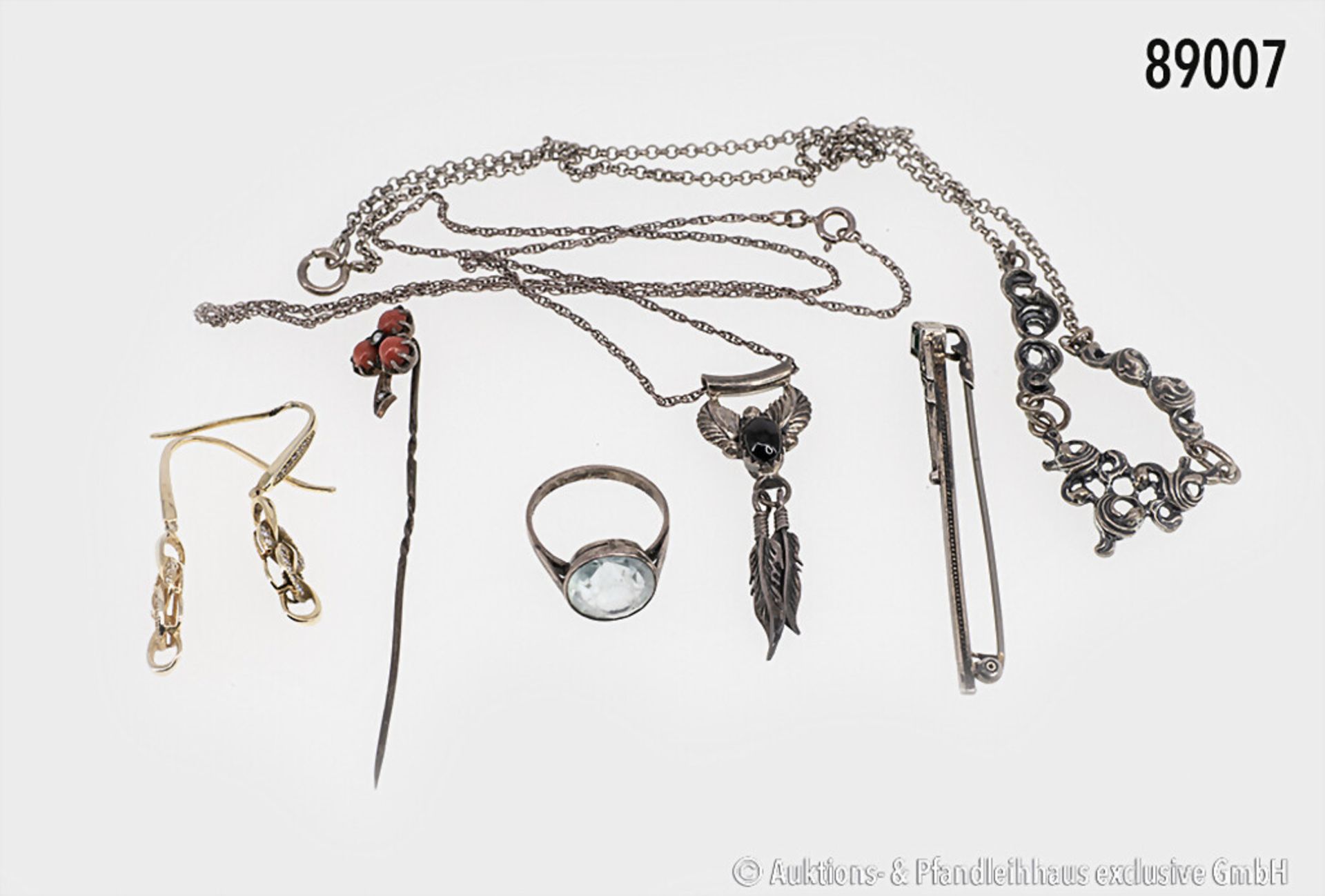 Konv. Silberschmuck, teilweise ca. 1930er Jahre, dabei 2 Ketten, 1 Ring, 1 Brosche und ...