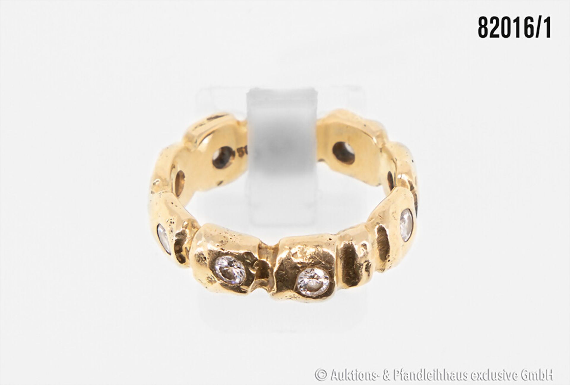 Ring, 585er Gelbgold, mit 9 Brillanten, zus. ca. 1,00 ct., vs, weiß, 10,3 g, Ringgröße ...