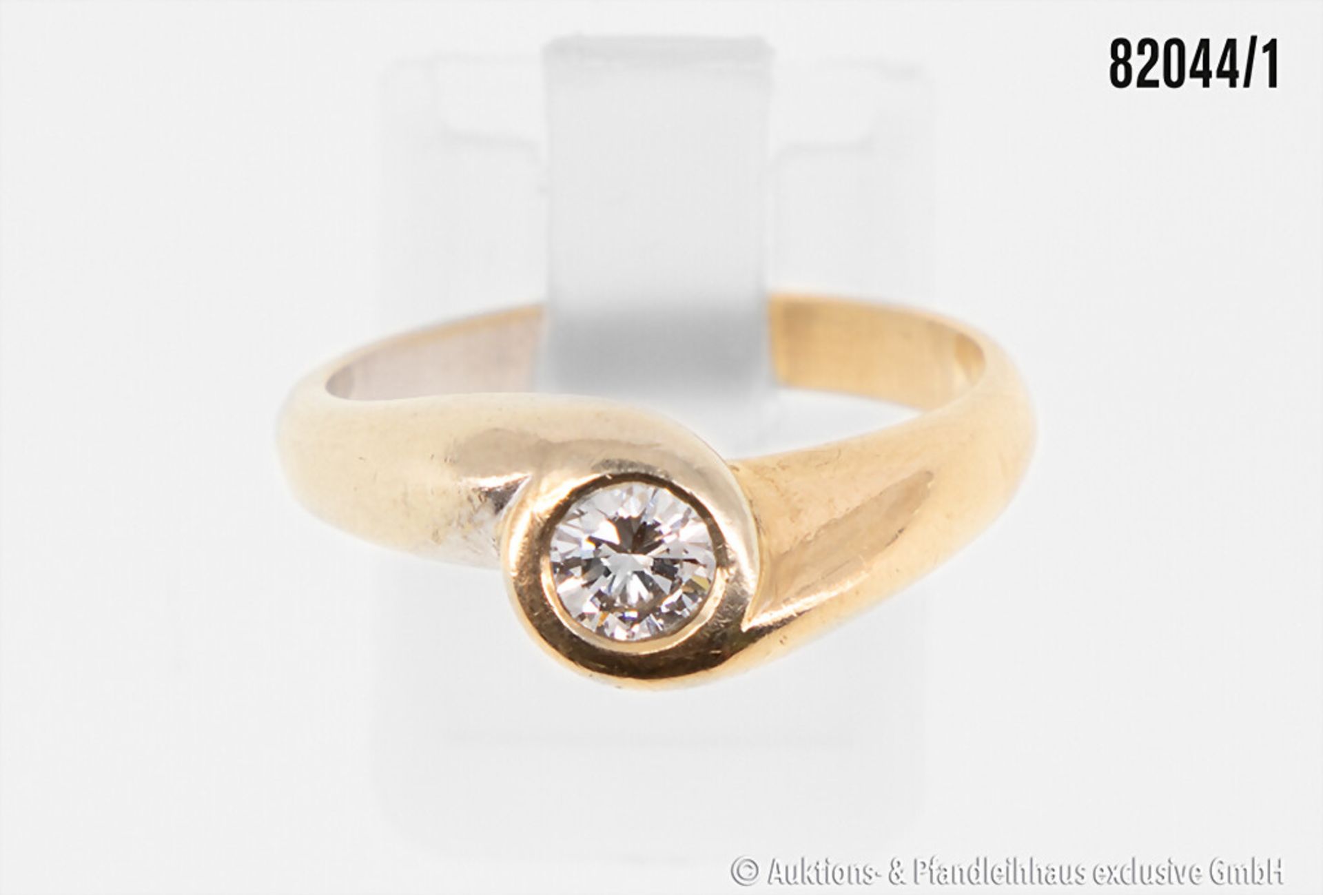 Ring, 585 Gelbgold, mit einem Brillanten ca. 0,35 ct., si, feines weiß-weiß, Ringgröße ...