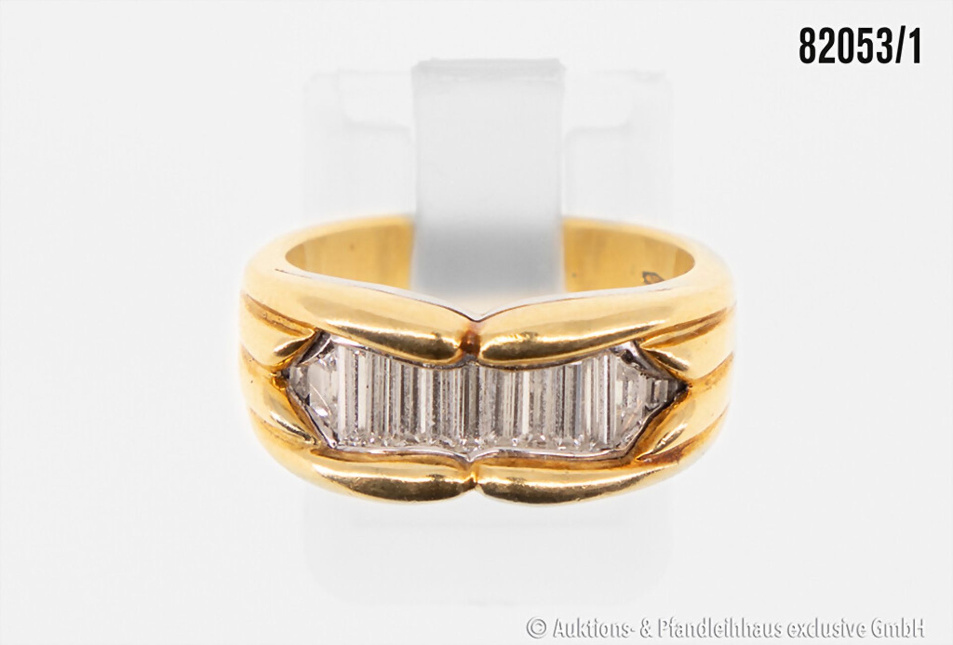 Ring, 750 Gelbgold, mit Diamanten in Baguette-Schliff, zus. ca. 1,10 ct., 9,7 g, ...