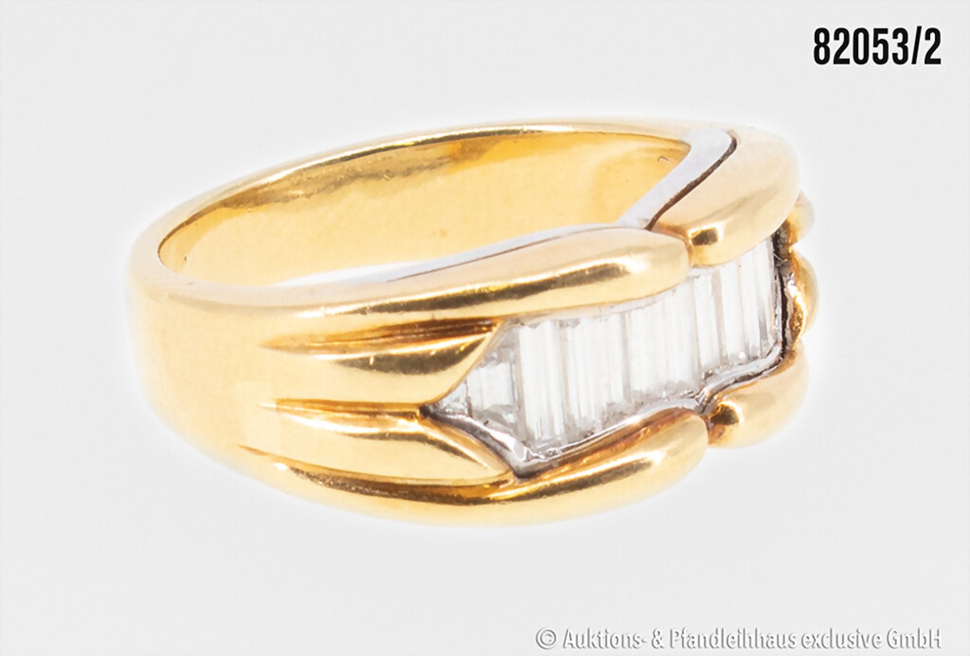 Ring, 750 Gelbgold, mit Diamanten in Baguette-Schliff, zus. ca. 1,10 ct., 9,7 g, ... - Bild 2 aus 2