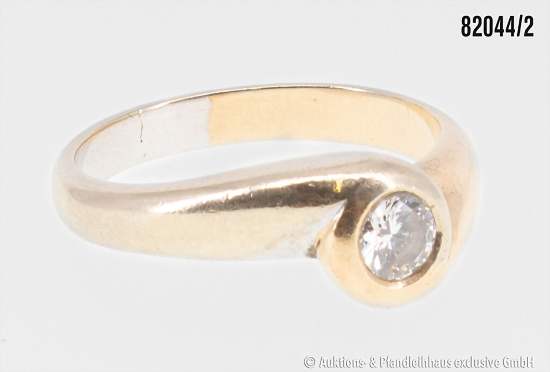 Ring, 585 Gelbgold, mit einem Brillanten ca. 0,35 ct., si, feines weiß-weiß, Ringgröße ... - Image 2 of 2