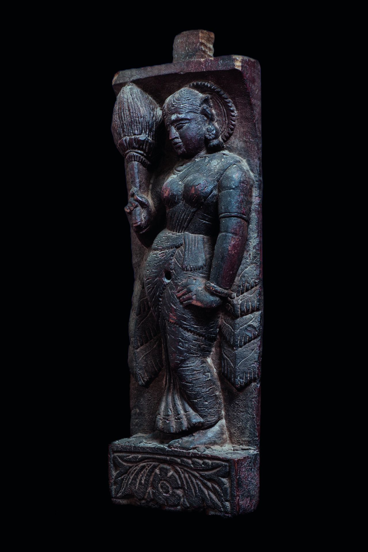 Haut relief d’un chariot processionnel, illustrant, la déesse Lakshmi, figurer, debout, en - Bild 2 aus 3