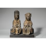 Sage et Boddhisattva Kwan Yin, ou Couple de Dignitaires Impériaux divinisés, figurés assis , vêtus