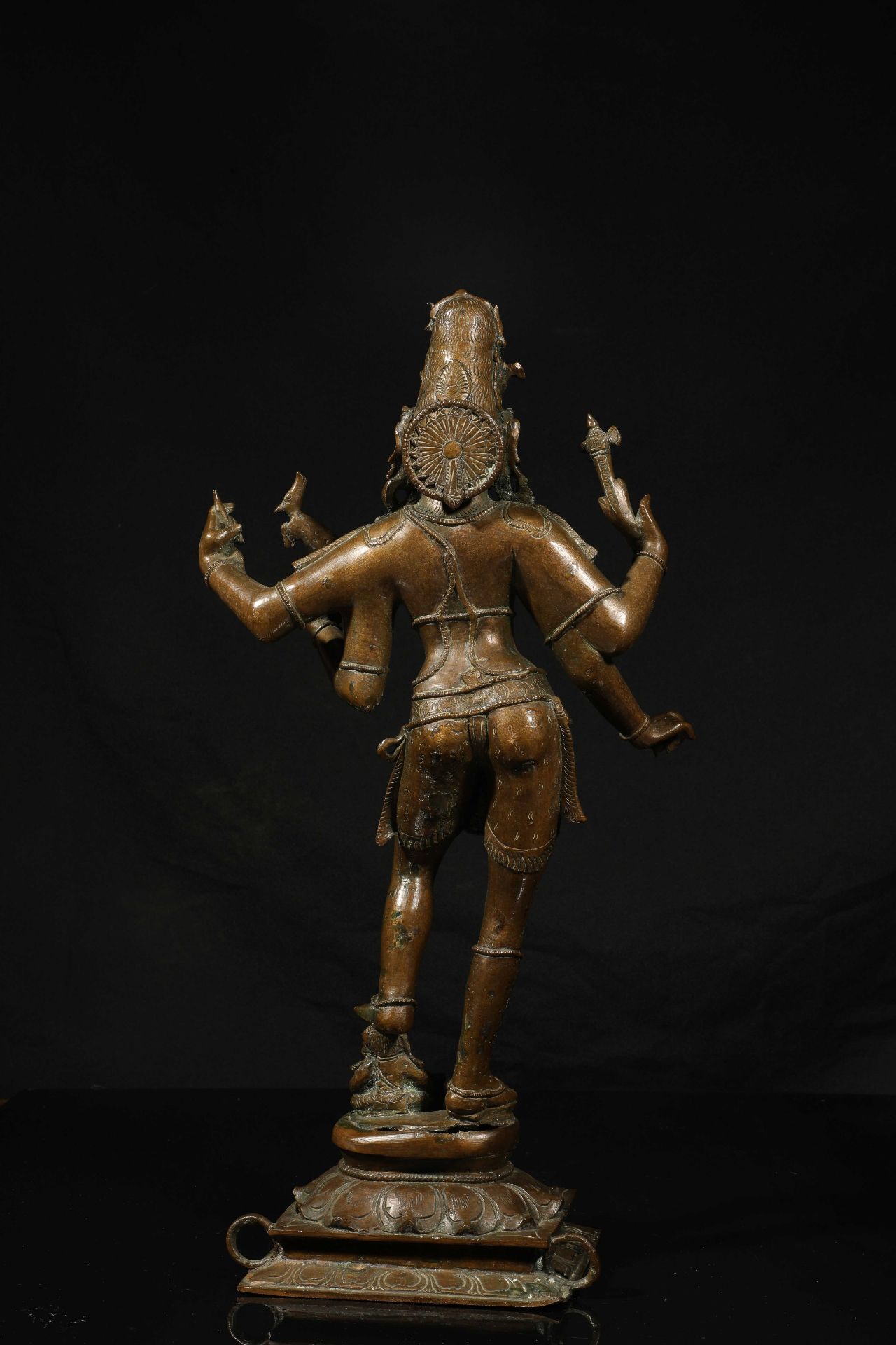 Shiva figuré debout sur un socle à lotus, sous une forme à quatre bras tenant les attributs - Bild 3 aus 5