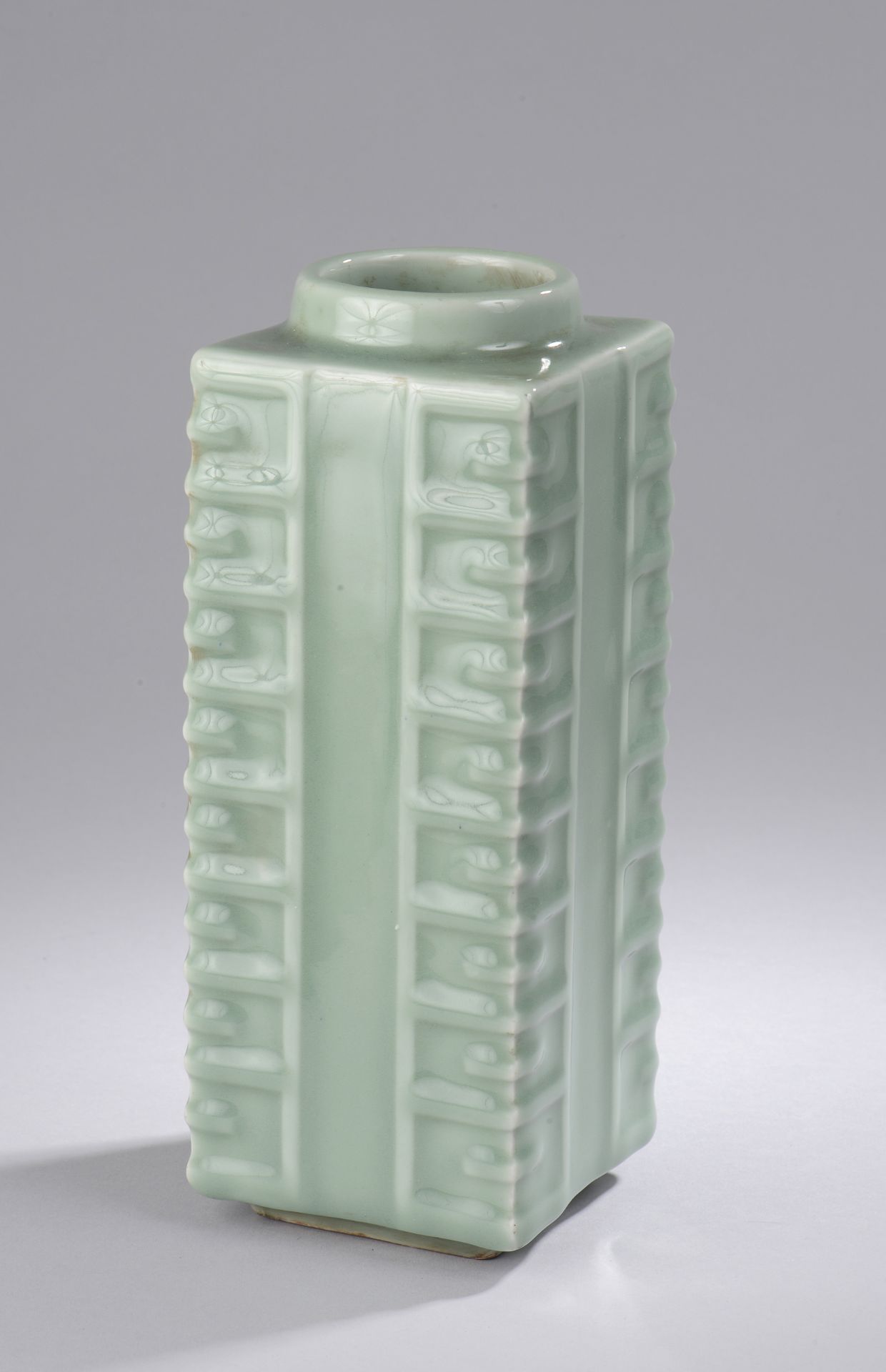 Vase de forme Zhong en porcelaine à glaçure monochrome céladon Chine Dynastie Qing 19ème siècle 27cm - Image 4 of 4