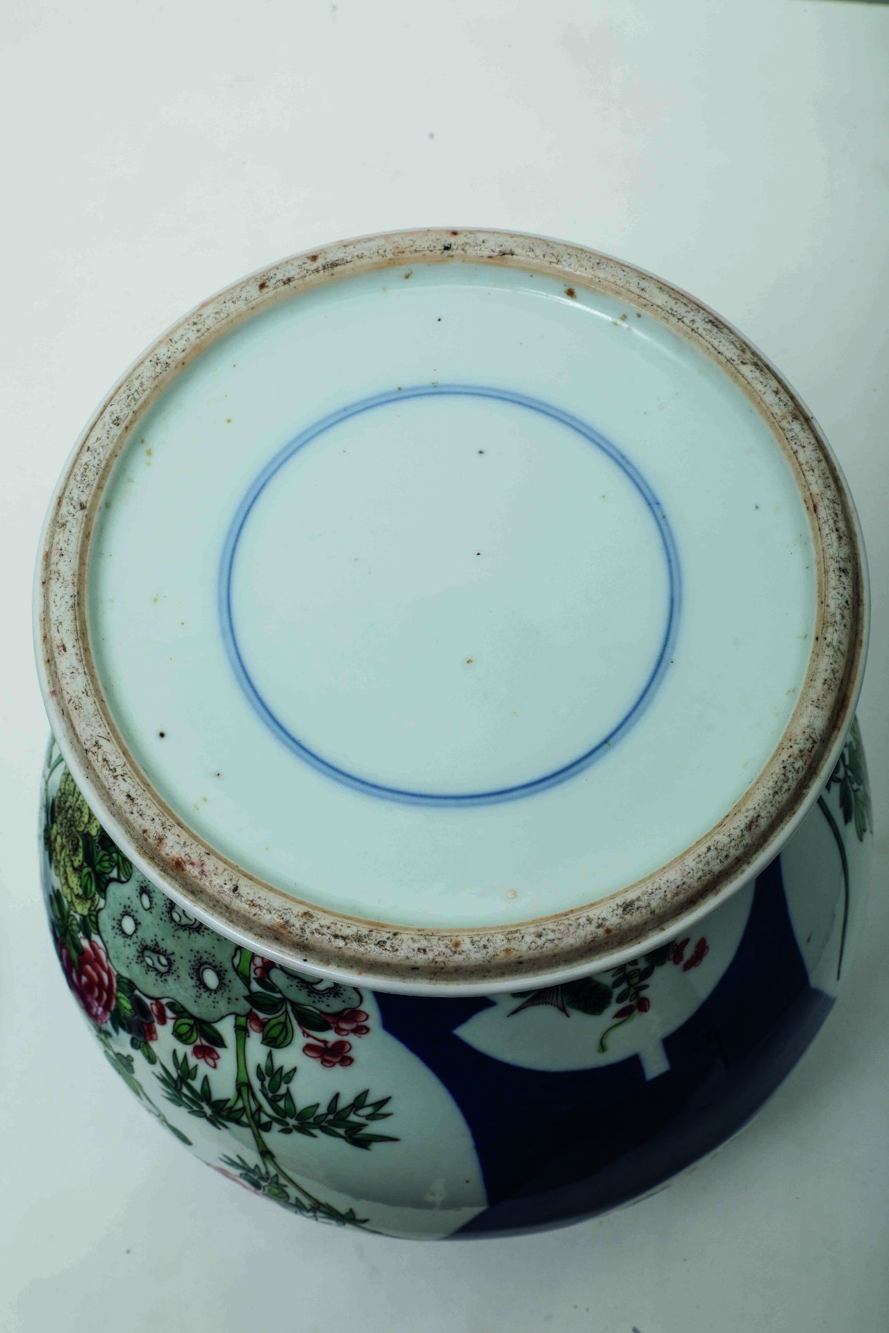 Potiche, couverte en porcelaine blanche, sur fond bleu, cobalt en négatif, décoré en réserve - Bild 11 aus 11