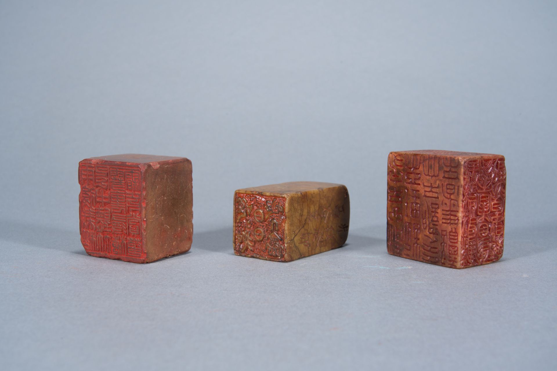 Ensemble de dix sceaux en pierre tendre « agalmatolite » Chine Dans leur coffret en bois d’origine - Image 4 of 4