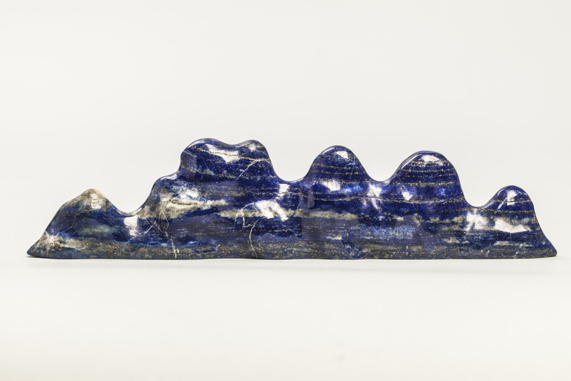 Objet de lettré, repose pinceaux illustrant les monts taoïstes Lapis lazuli Chine Dynastie Qing