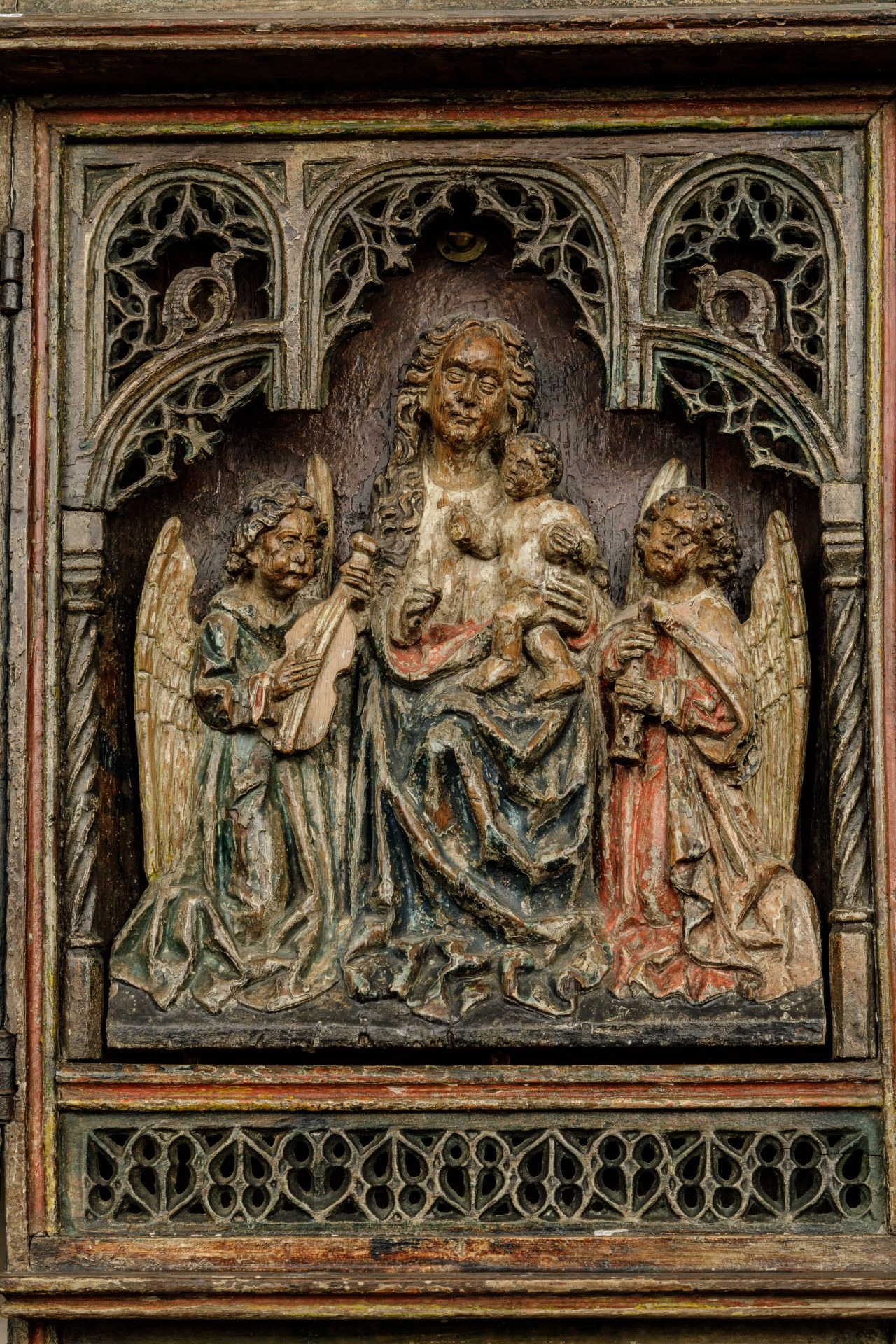 Retable flamand en chêne, triptyque dont la section centrale est sculptée avec la Vierge et l' - Bild 3 aus 7