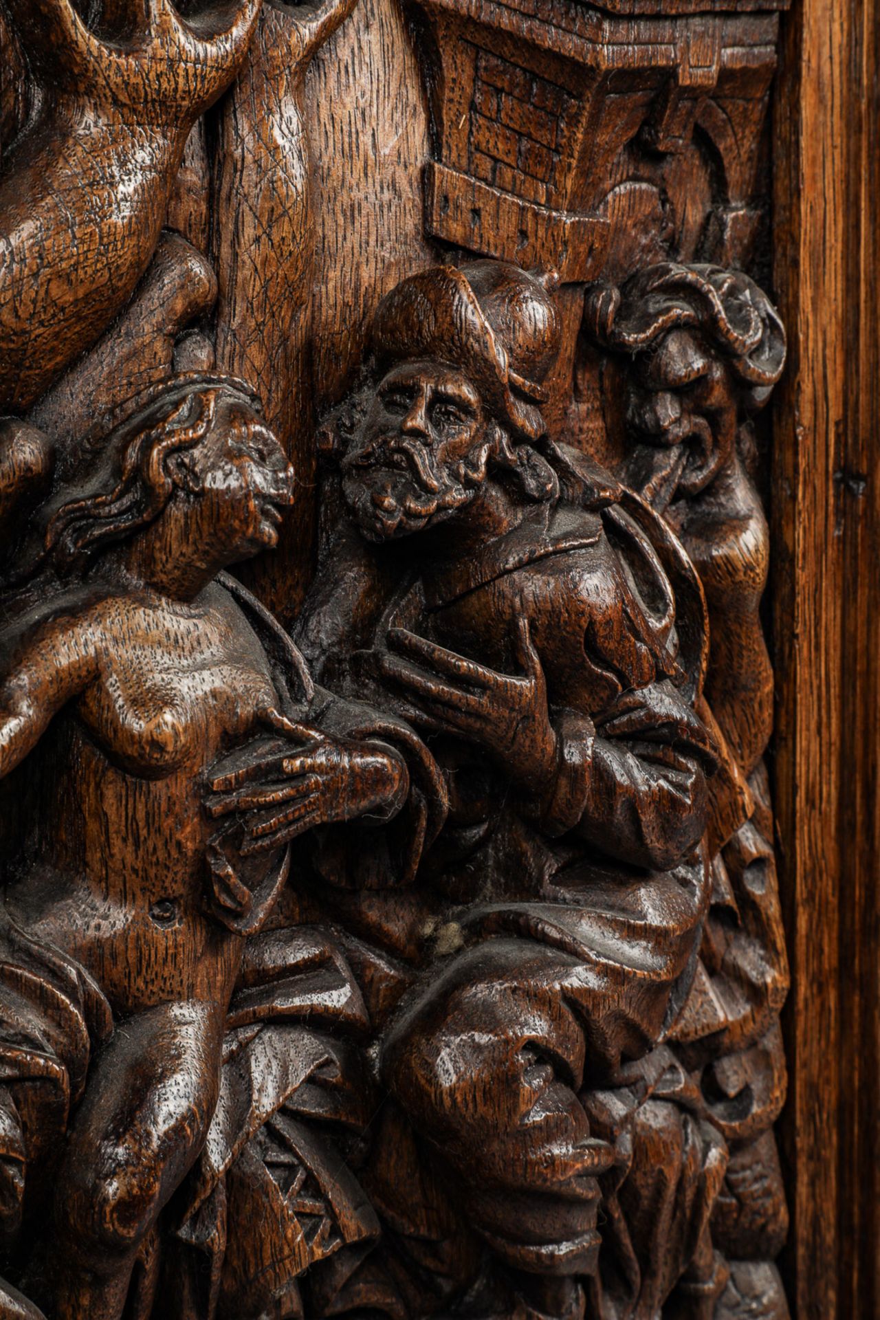 Suite de 4 panneaux de bois de chêne sculptés en relief de scènes de l'ancien testament Les - Image 2 of 23