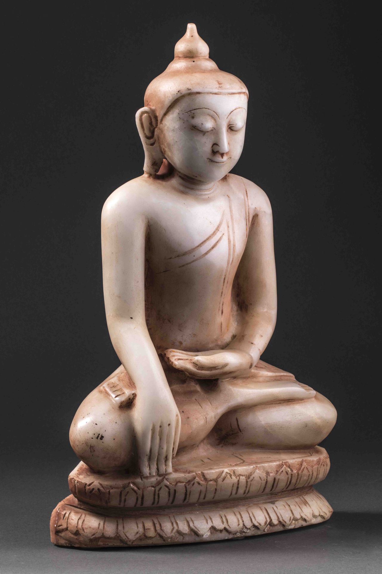 Buddha Maravijaya assis en vajrasana et bumishparshamudra sur une base lotiforme à double rangées de - Bild 2 aus 8