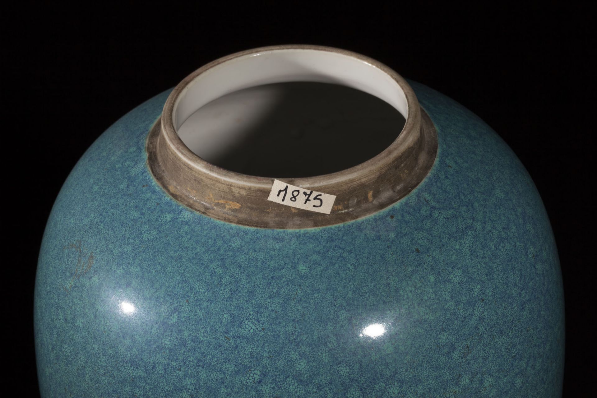 Pot couvert en porcelaine à glaçure monochrome bleu moucheté Chine Dynastie Qing Fin de la période - Bild 2 aus 3