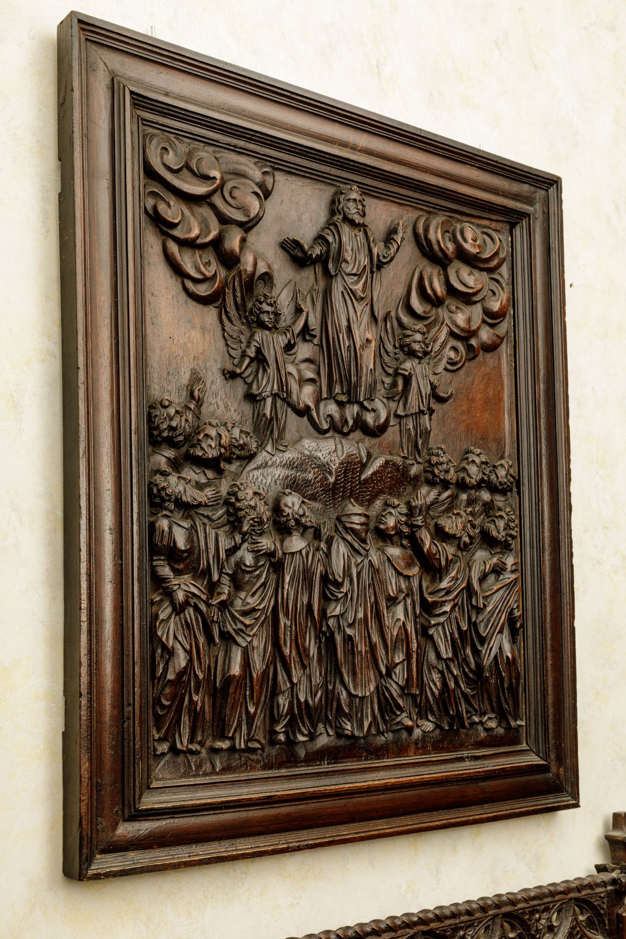 Paire de panneaux de noyer allemands sculptés de l'Ascension du Christ et l'Assomption de Marie - Bild 3 aus 19