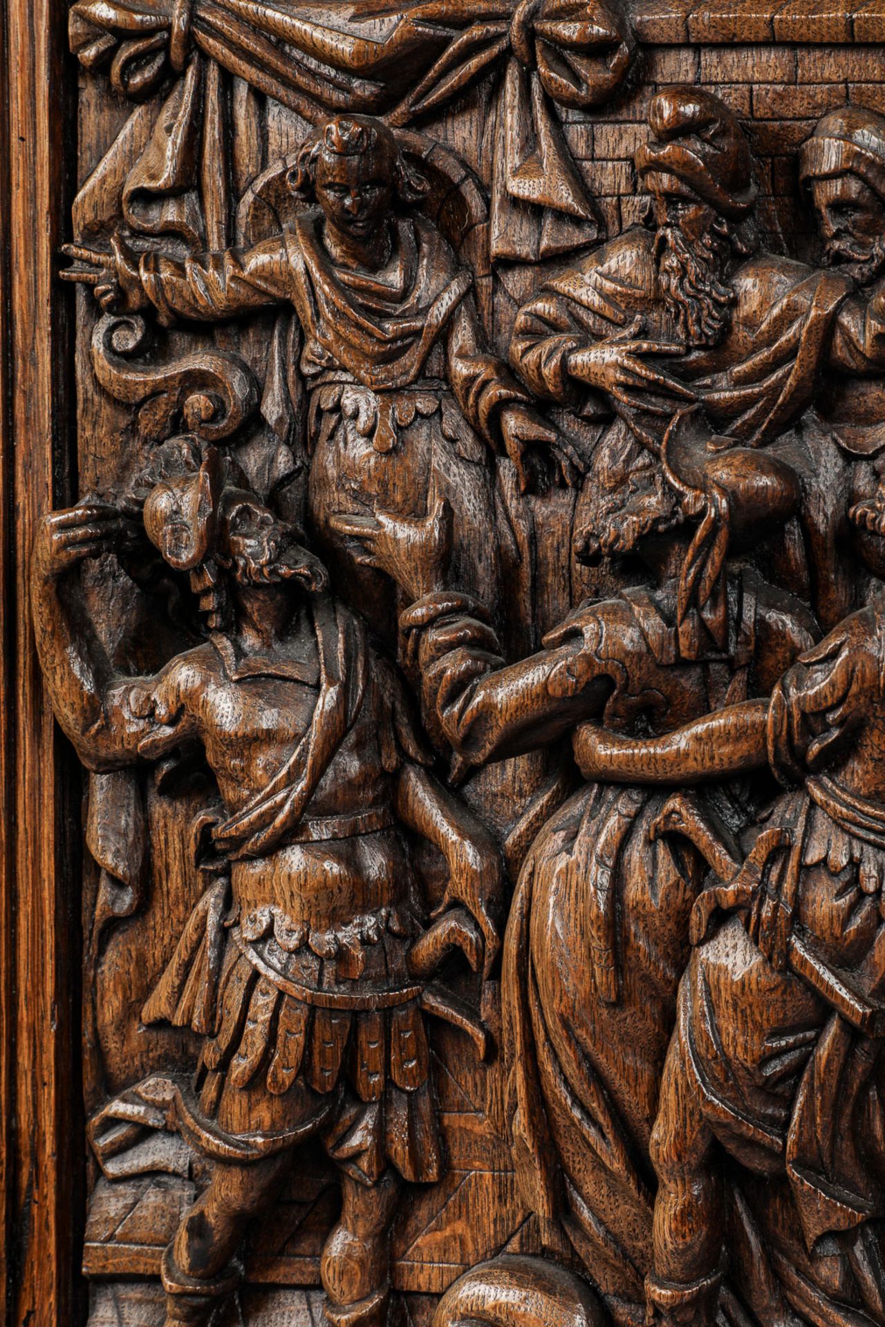 Suite de 4 panneaux de bois de chêne sculptés en relief de scènes de l'ancien testament Les - Image 14 of 23