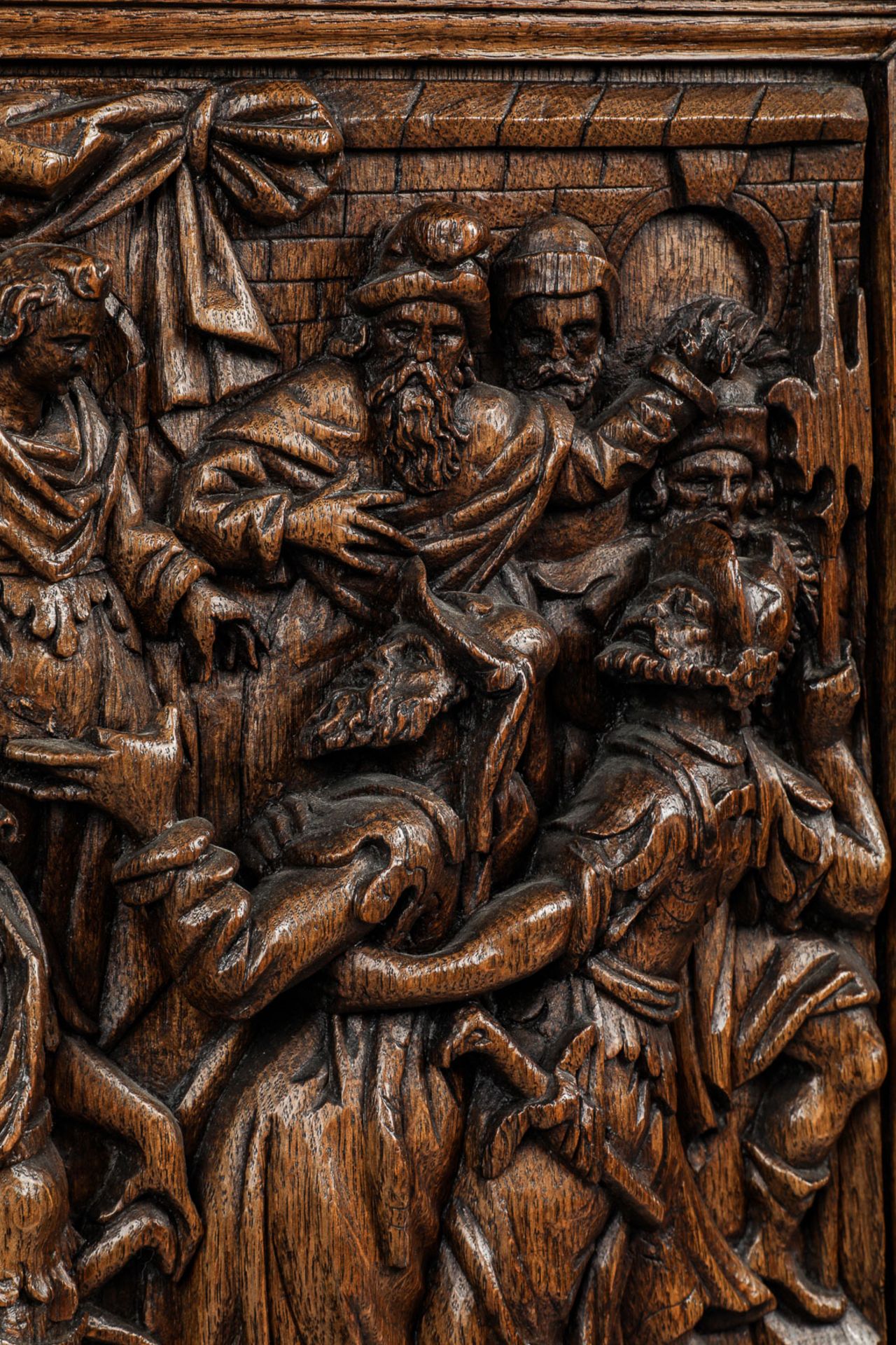 Suite de 4 panneaux de bois de chêne sculptés en relief de scènes de l'ancien testament Les - Image 12 of 23