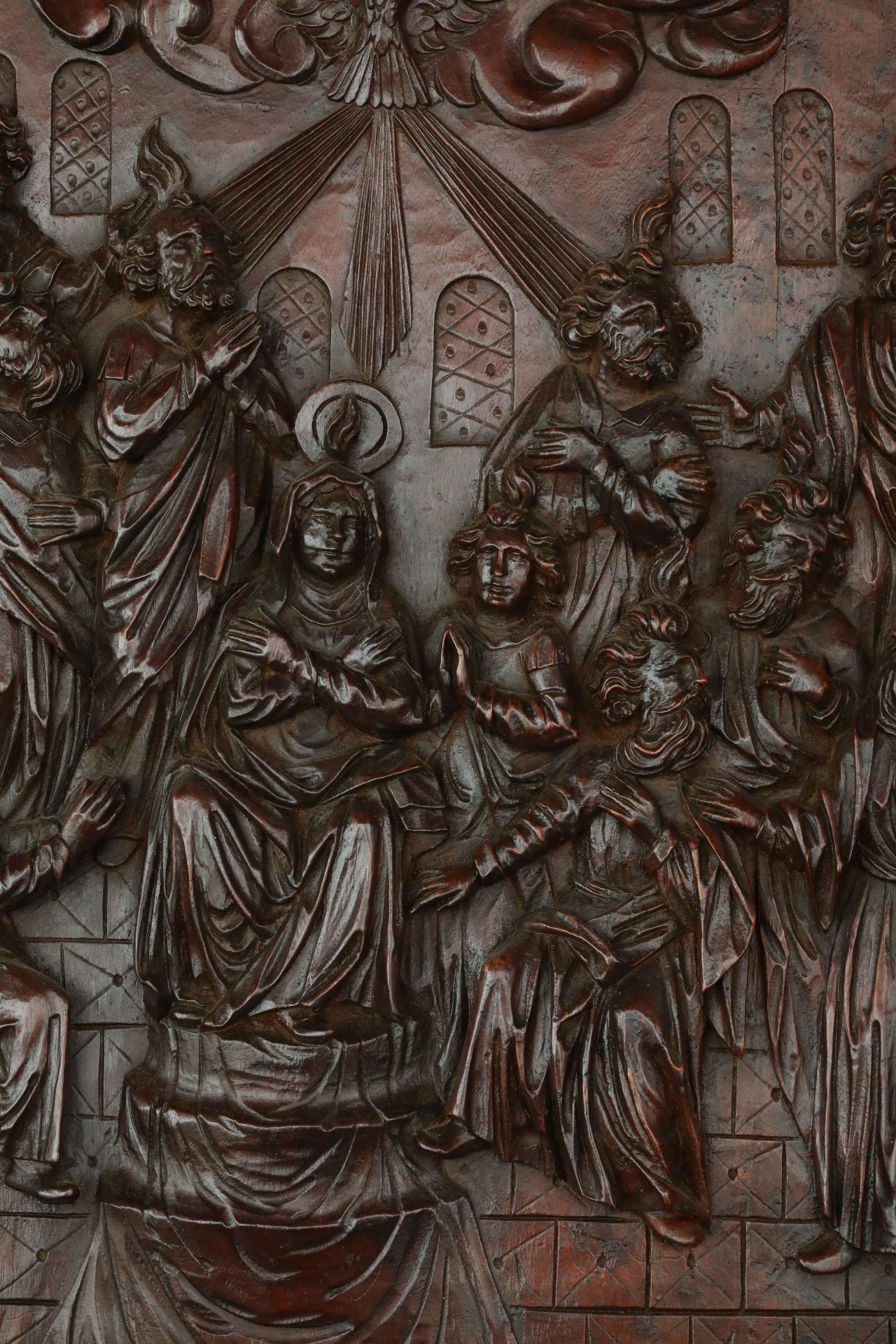 Paire de panneaux de noyer allemands sculptés de l'Ascension du Christ et l'Assomption de Marie - Bild 17 aus 19