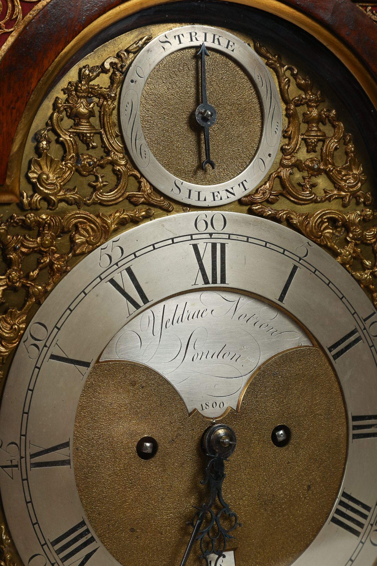 Pendule de cheminée à mouvement de fusée semaine, avec double train, dans un boîtier en acajou à - Bild 4 aus 8