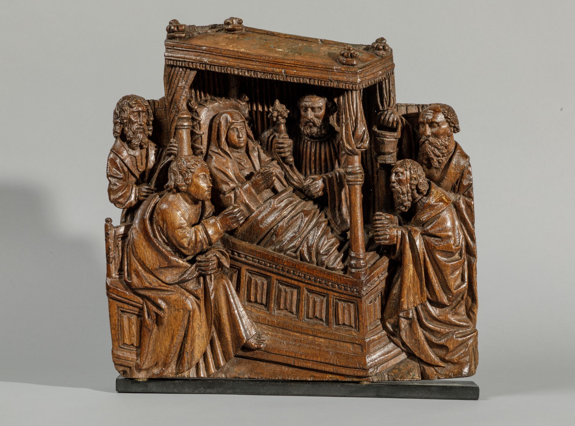 Dormition de la Vierge Frise Flamande d'un groupe de 6 religieux entourant la vierge Bois de chêne