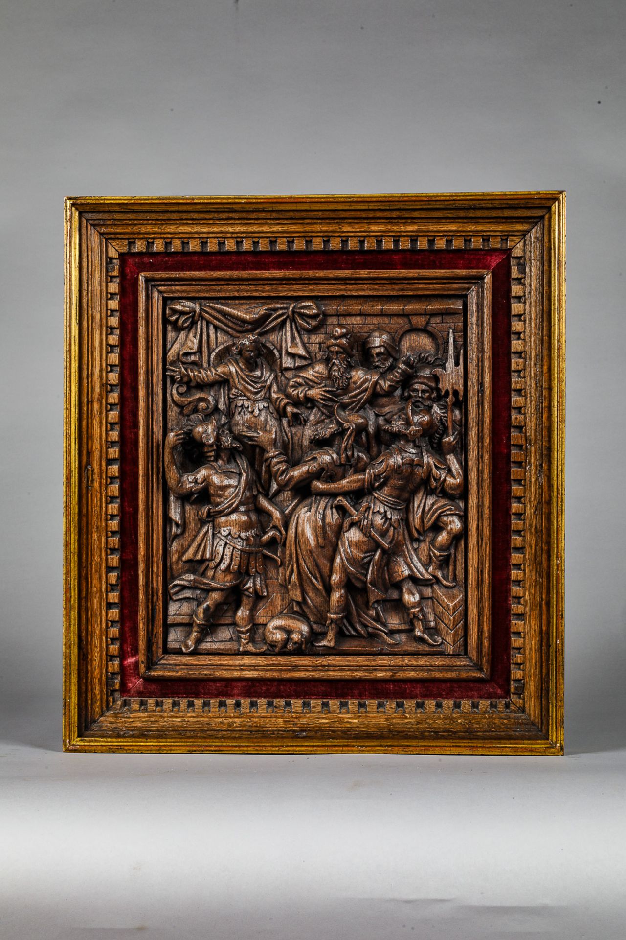 Suite de 4 panneaux de bois de chêne sculptés en relief de scènes de l'ancien testament Les - Image 8 of 23