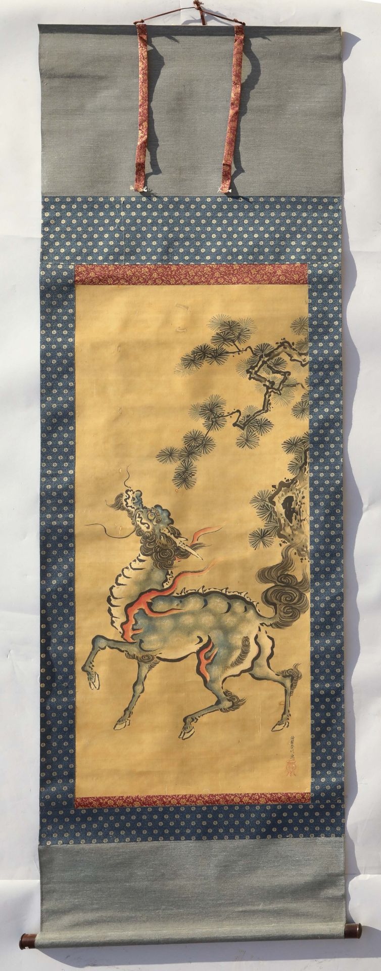 Peinture illustrant un Phoenix en vol au dessus d'un branchage Pigments polychromes sur soie Chine