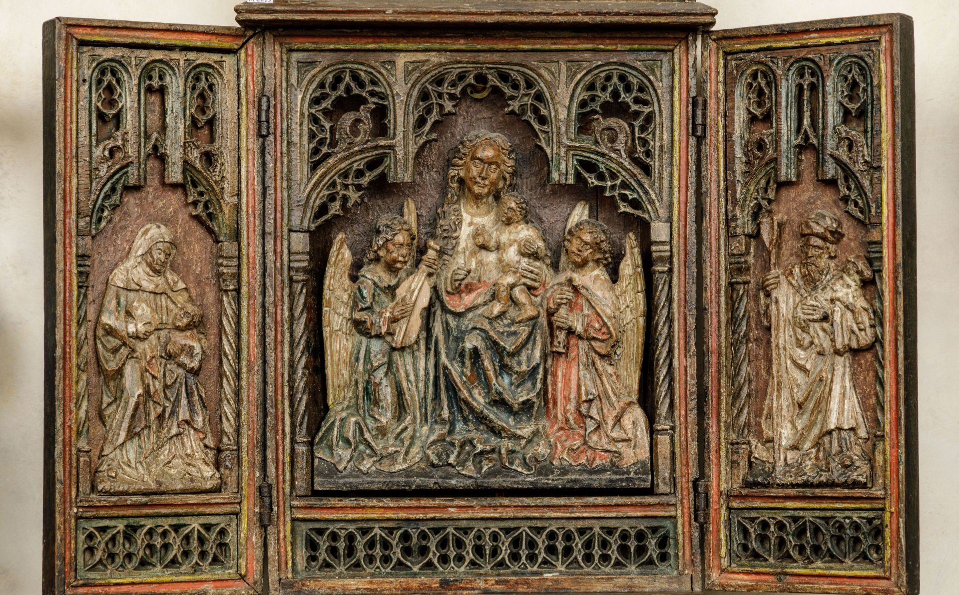 Retable flamand en chêne, triptyque dont la section centrale est sculptée avec la Vierge et l' - Bild 2 aus 7