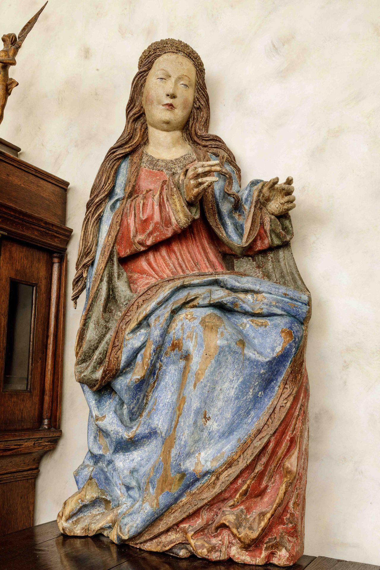 Sculpture de la Vierge, dans la tradition de la "Schöne Jungfrau" (Belle Vierge), souabe , faisant