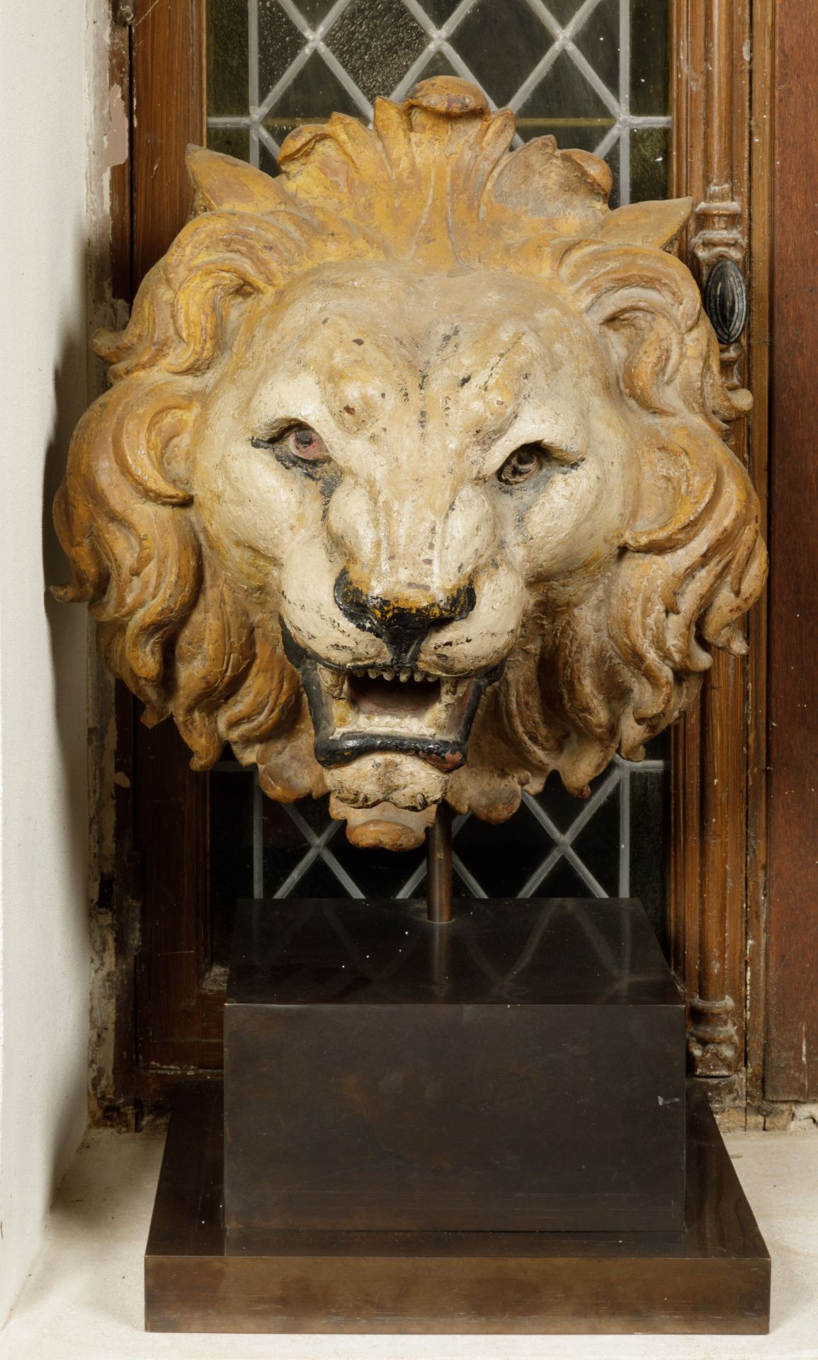 Deux têtes de lion Fonte de fer polychrome 17 eme siècle 70x50cm - Image 2 of 4