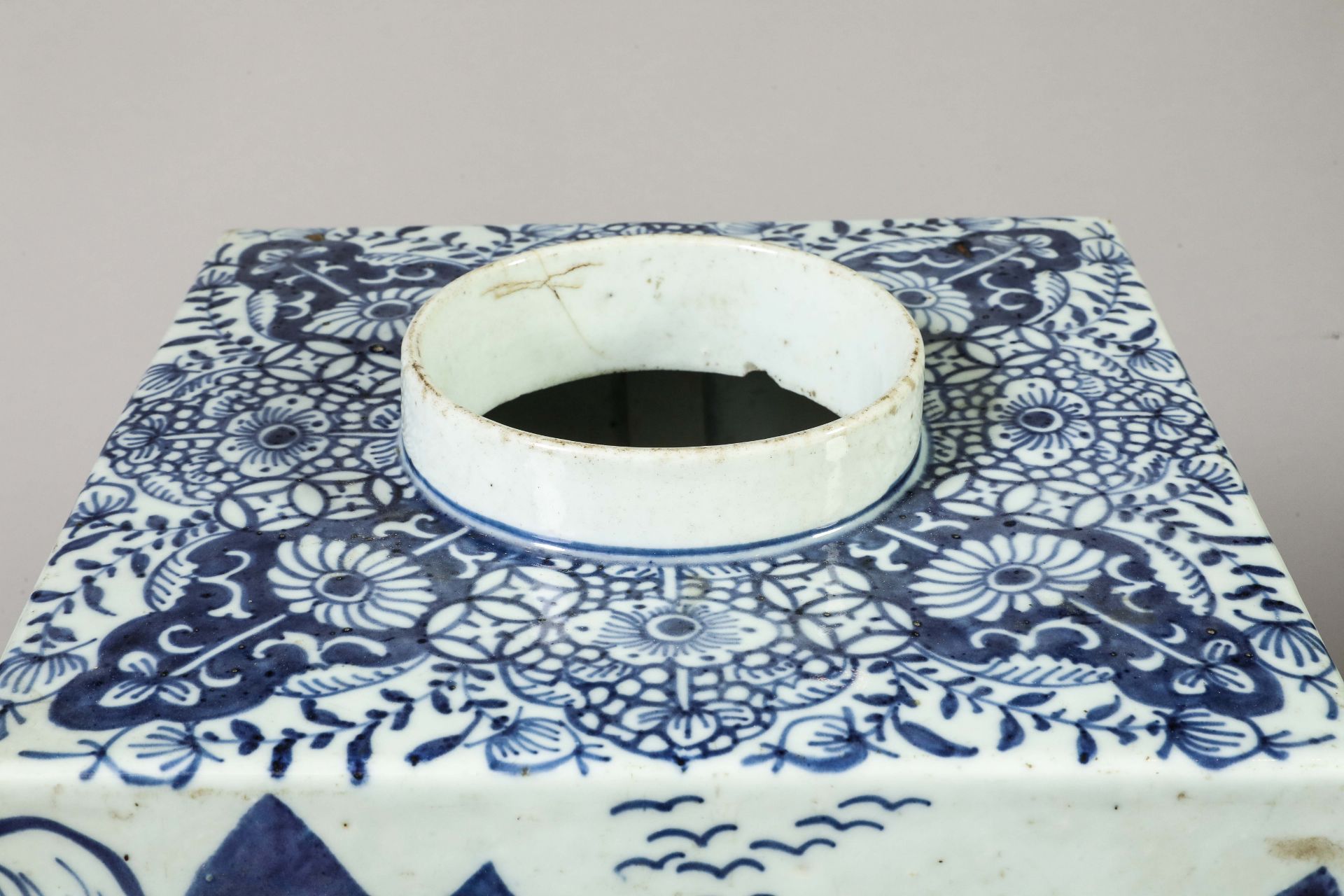 Suite de neuf pots à thé quadrangulaire en porcelaine blanche décoré en bleu sous couverte de - Image 30 of 47