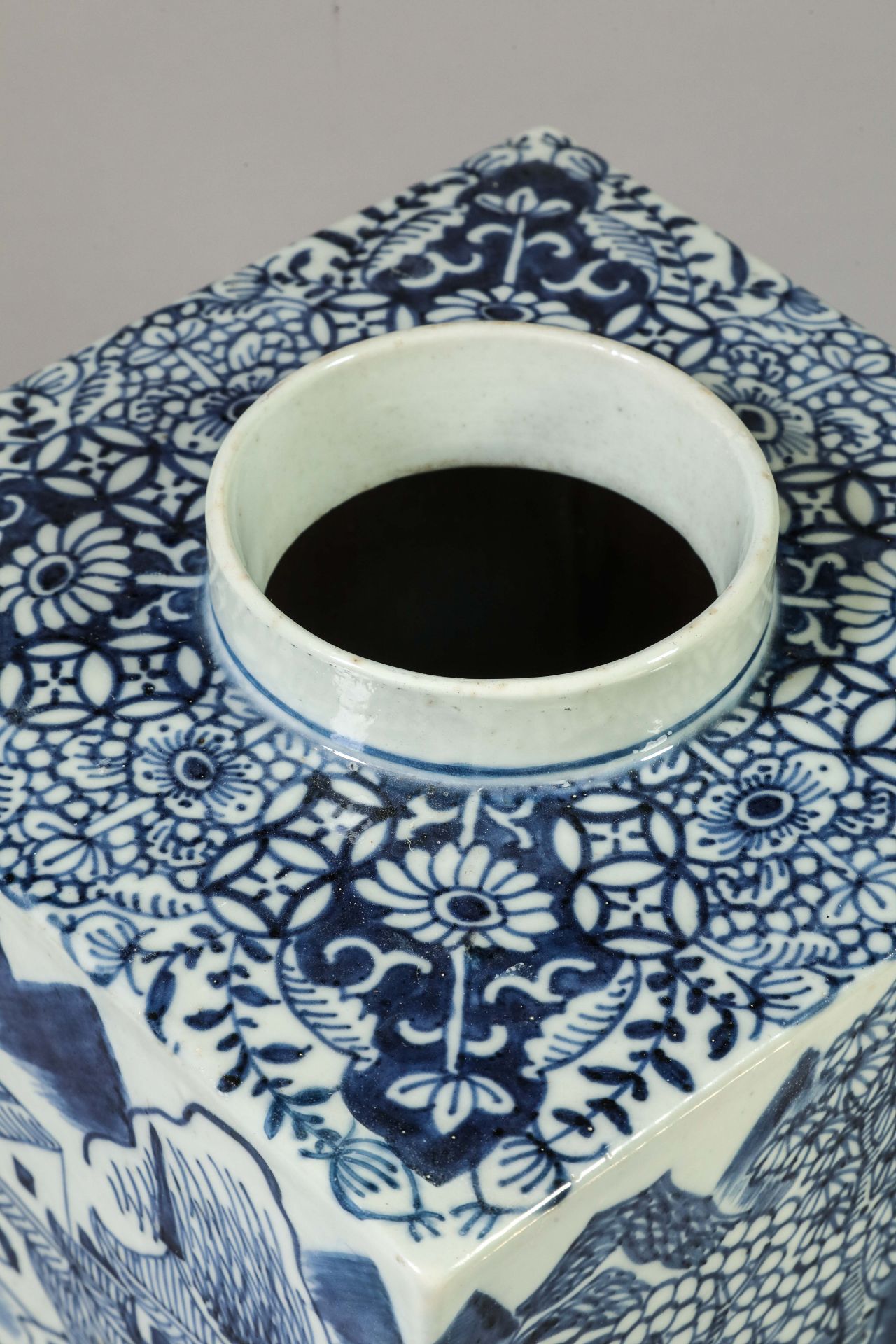 Suite de neuf pots à thé quadrangulaire en porcelaine blanche décoré en bleu sous couverte de - Image 41 of 47