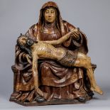 Vierge de pitié Bois de noyer polychromé et partiellement doré Début 16 eme siècle 84 x72x30cm