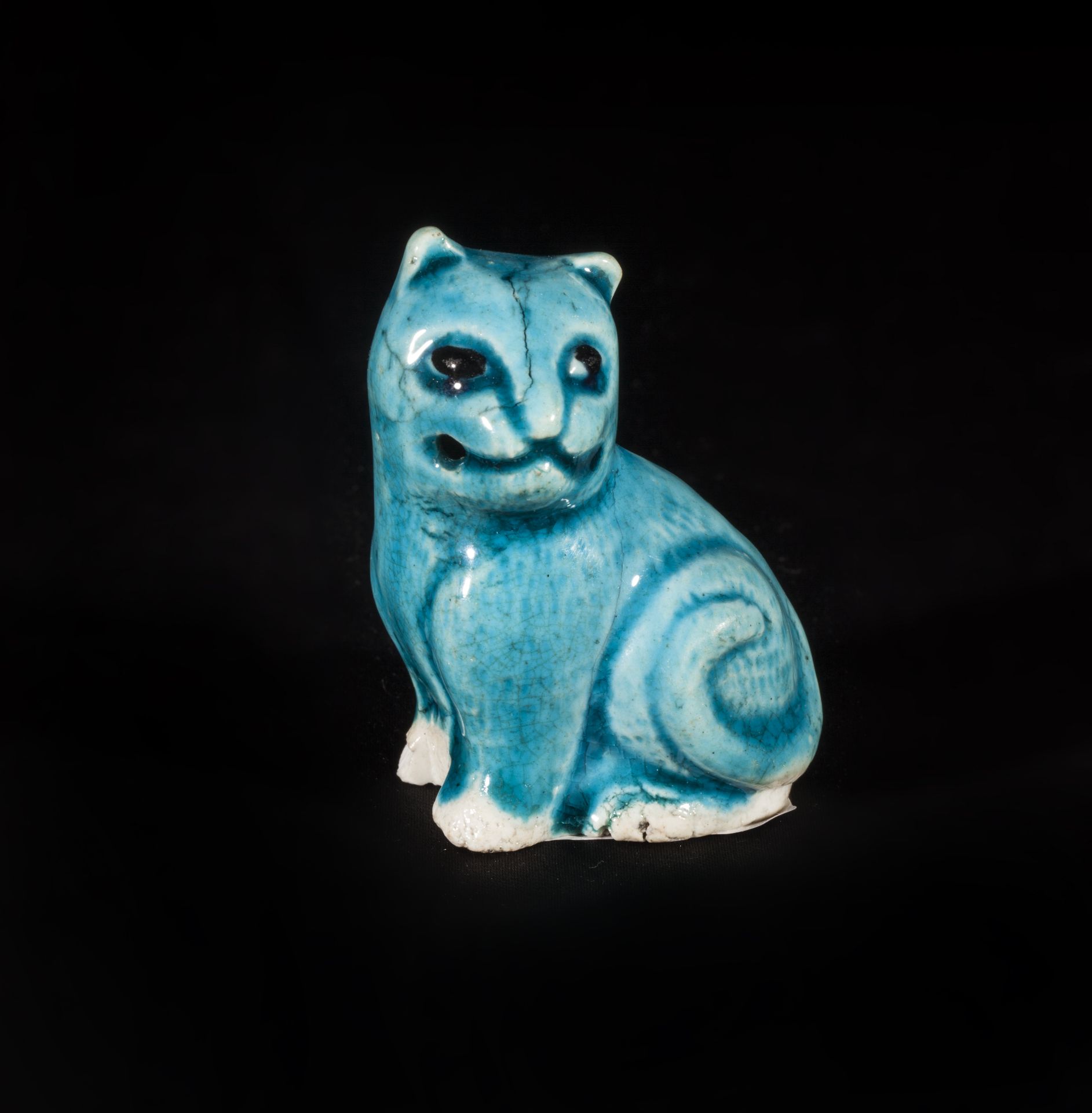 Objet de lettré, goutte à goutte en forme de chat assis en biscuit monochrome turquoise Chine