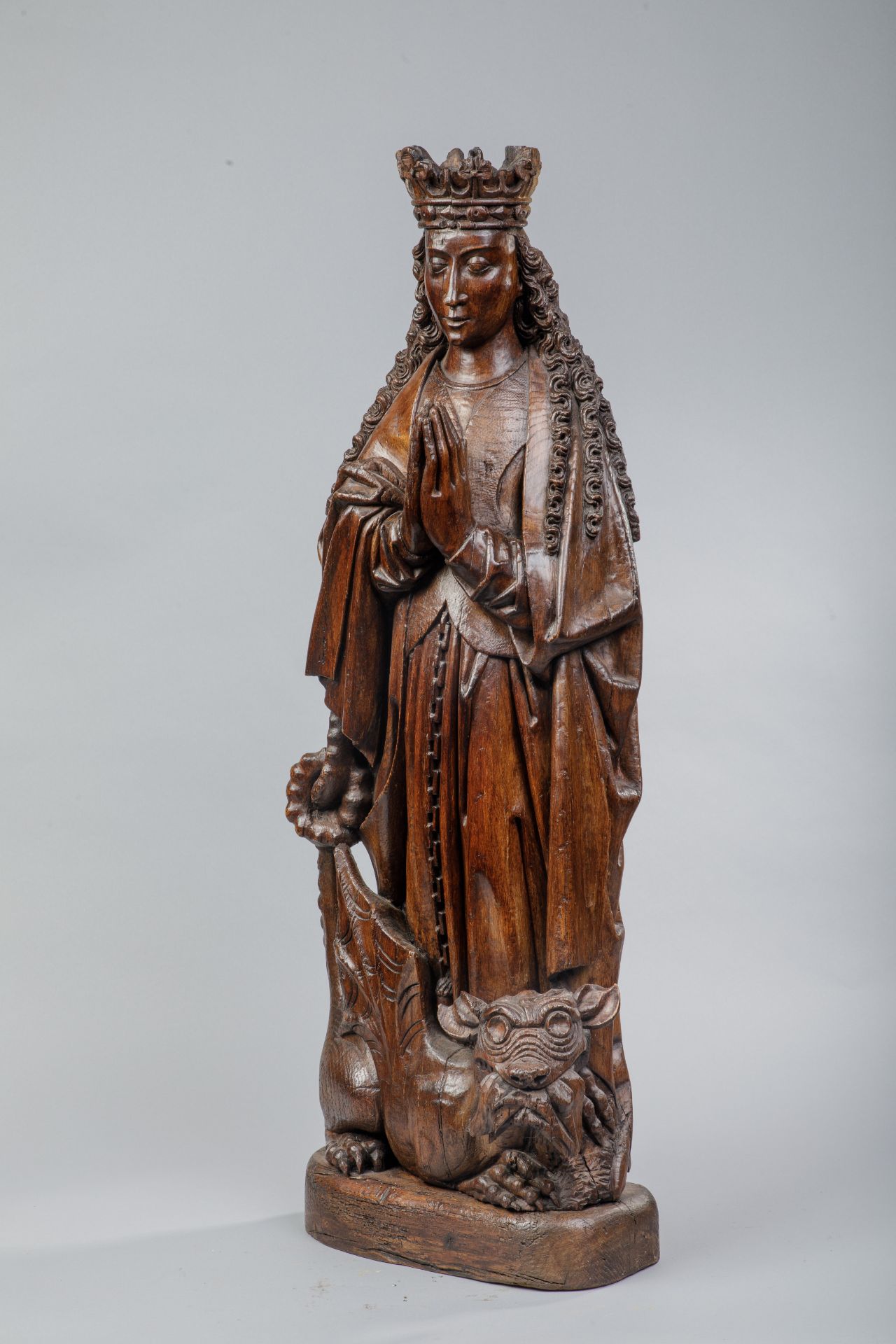 Sainte Marguerite d'Antioche représentée debout au-dessus d'un dragon , les mains jointes en - Image 3 of 15