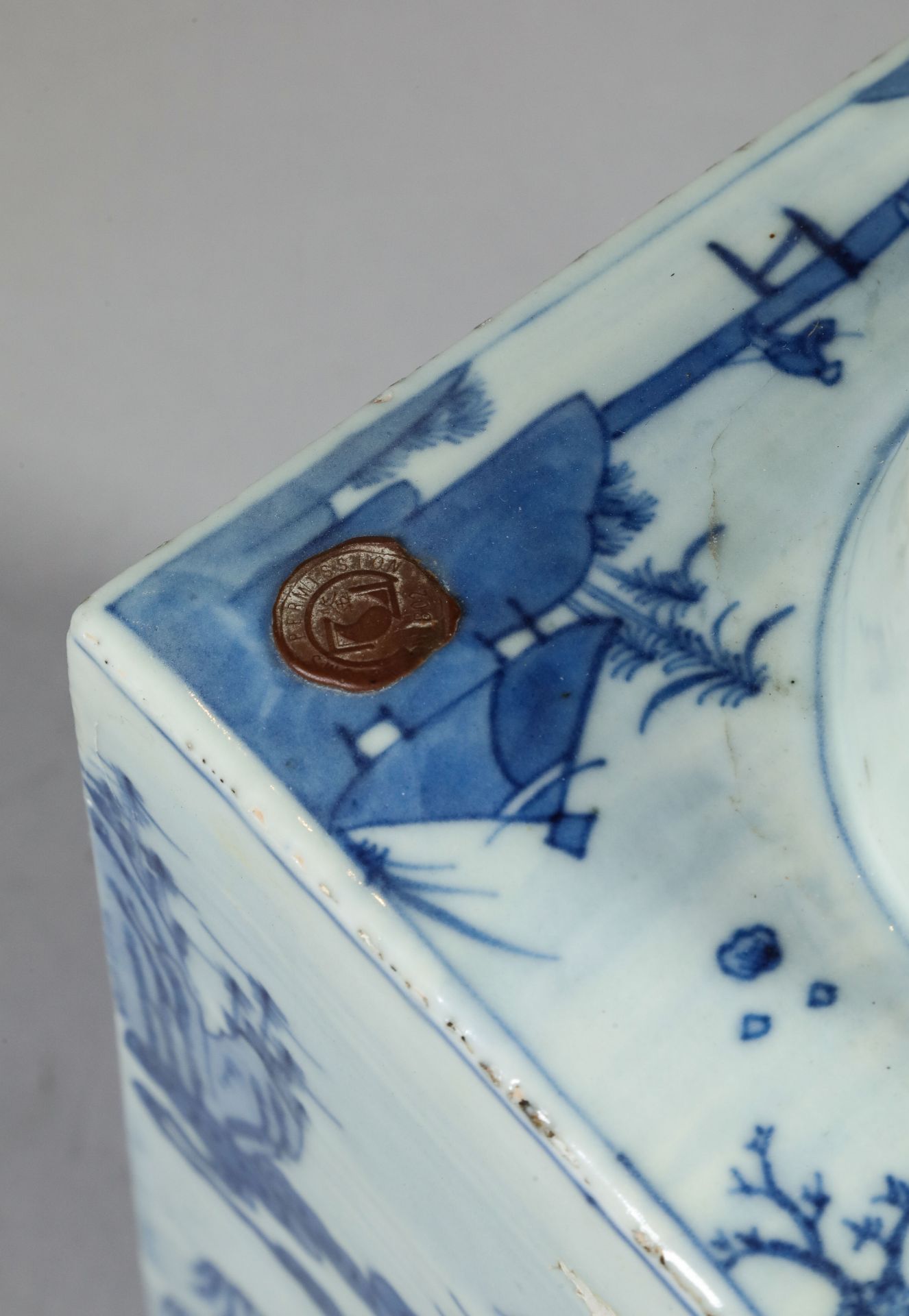 Suite de neuf pots à thé quadrangulaire en porcelaine blanche décoré en bleu sous couverte de - Image 45 of 47