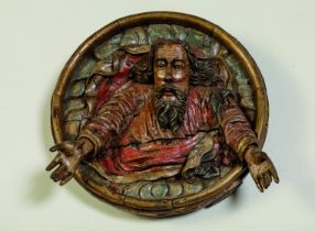 Médaillon mural illustrant Dieu le Père en haut relief Bois polychromé Début 17 eme siècle Diam 68cm