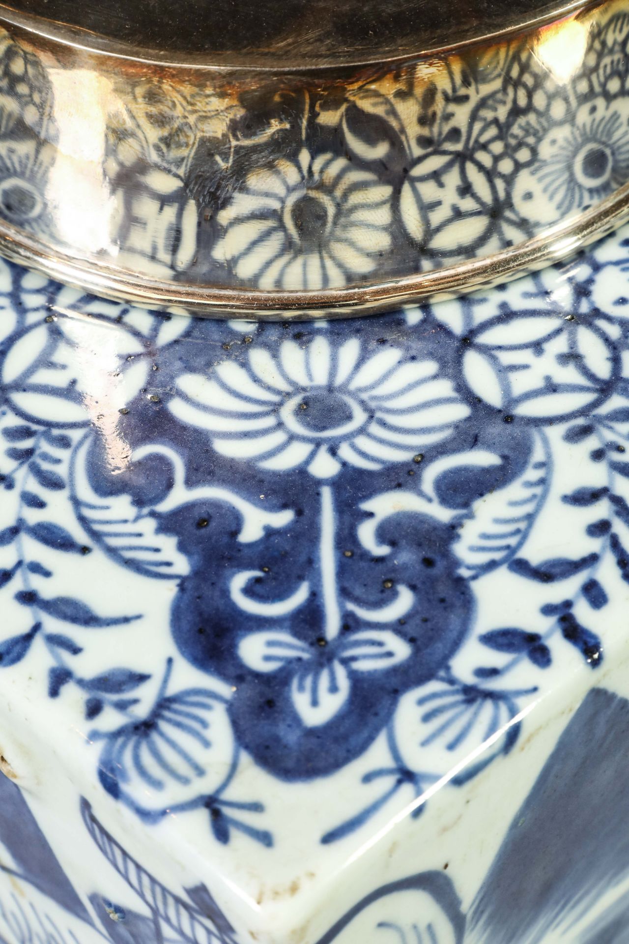 Suite de neuf pots à thé quadrangulaire en porcelaine blanche décoré en bleu sous couverte de - Image 28 of 47